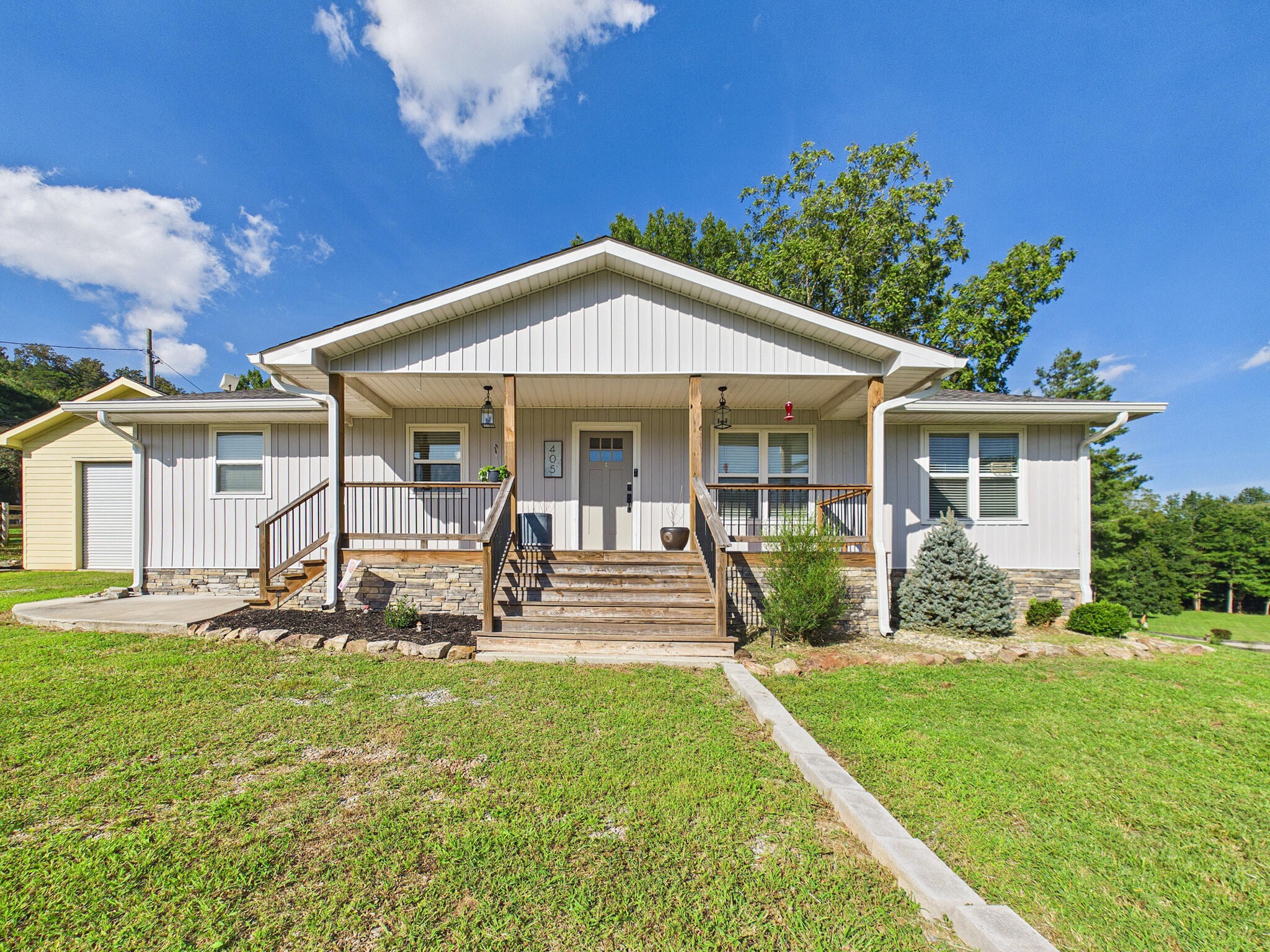 405 County Road 439 Property Photo 1