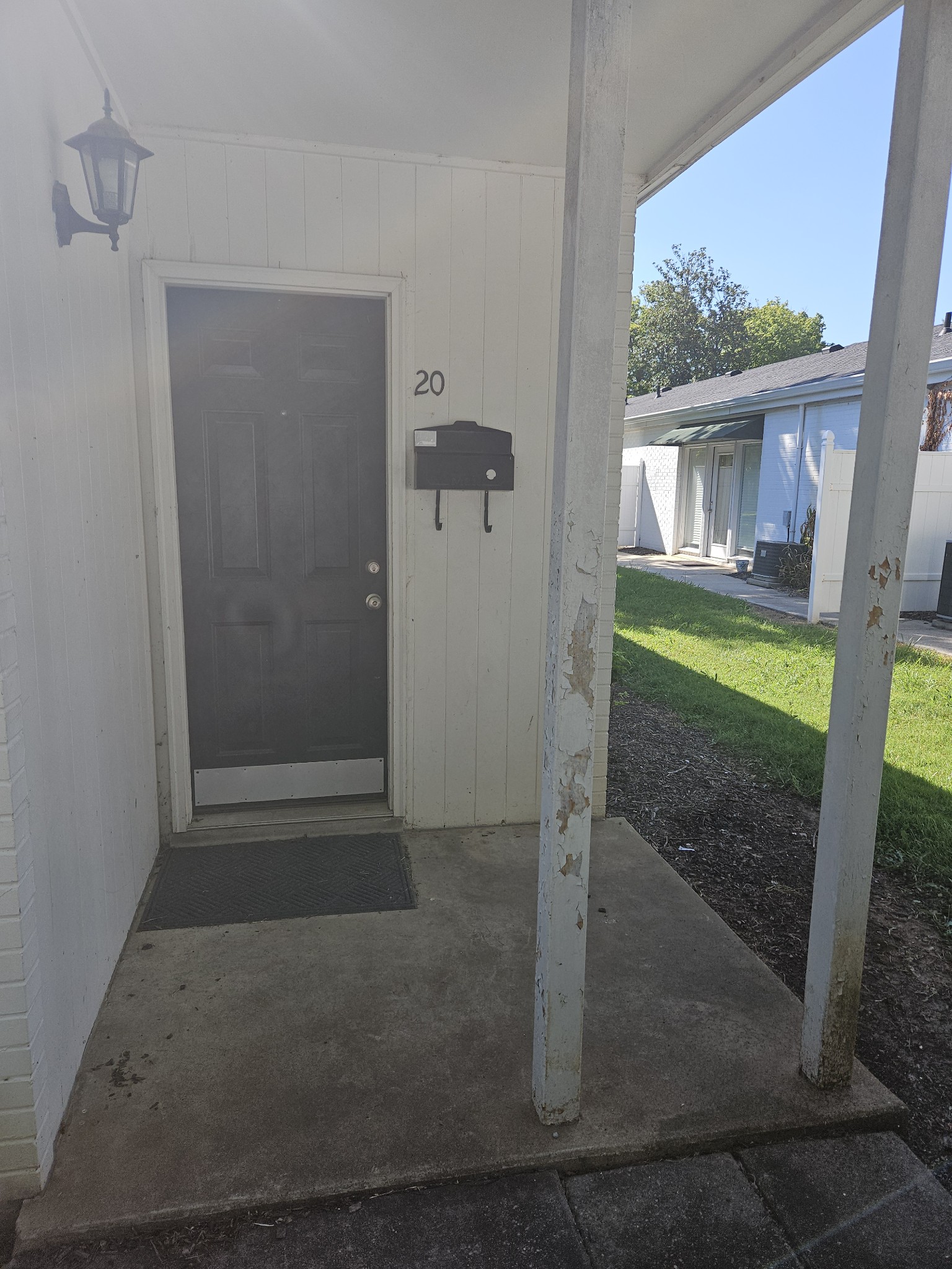 802 E Main St Property Photo 3