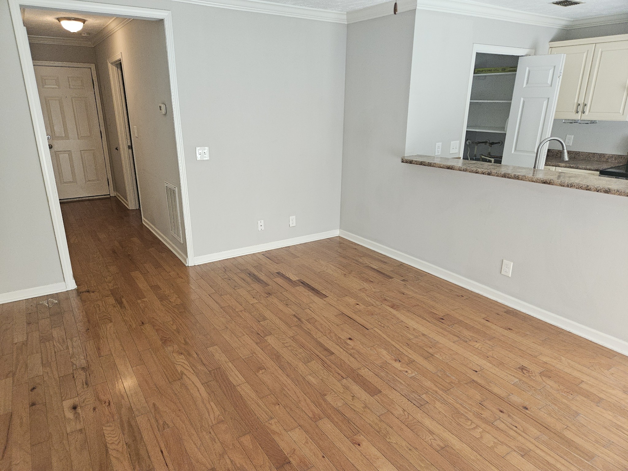 802 E Main St Property Photo 6