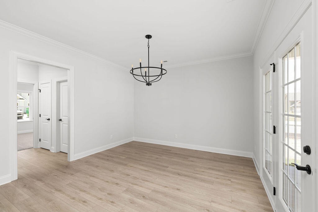 421 Winchester Drive Property Photo 4
