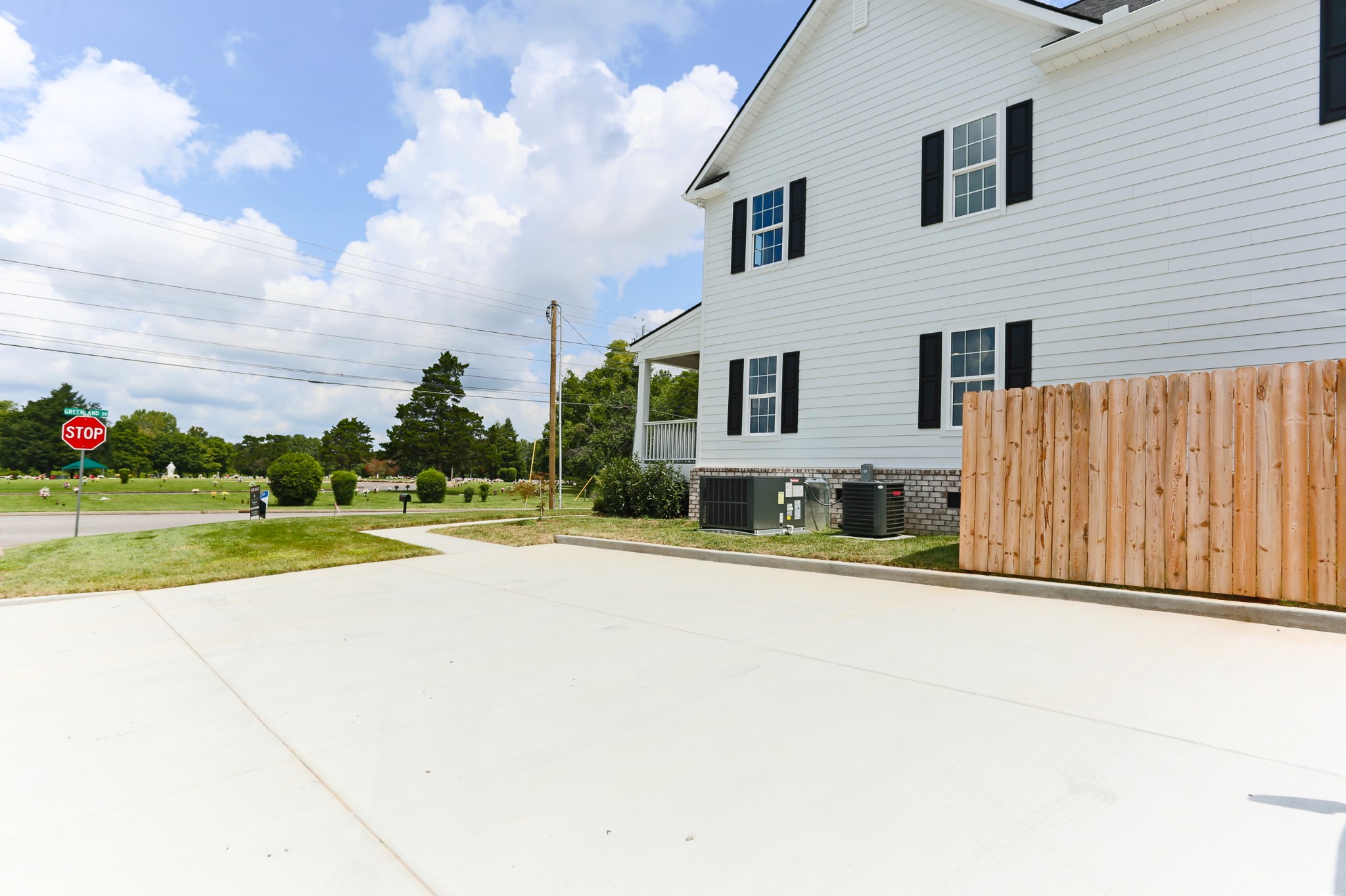 812 Greenland Dr Property Photo 5