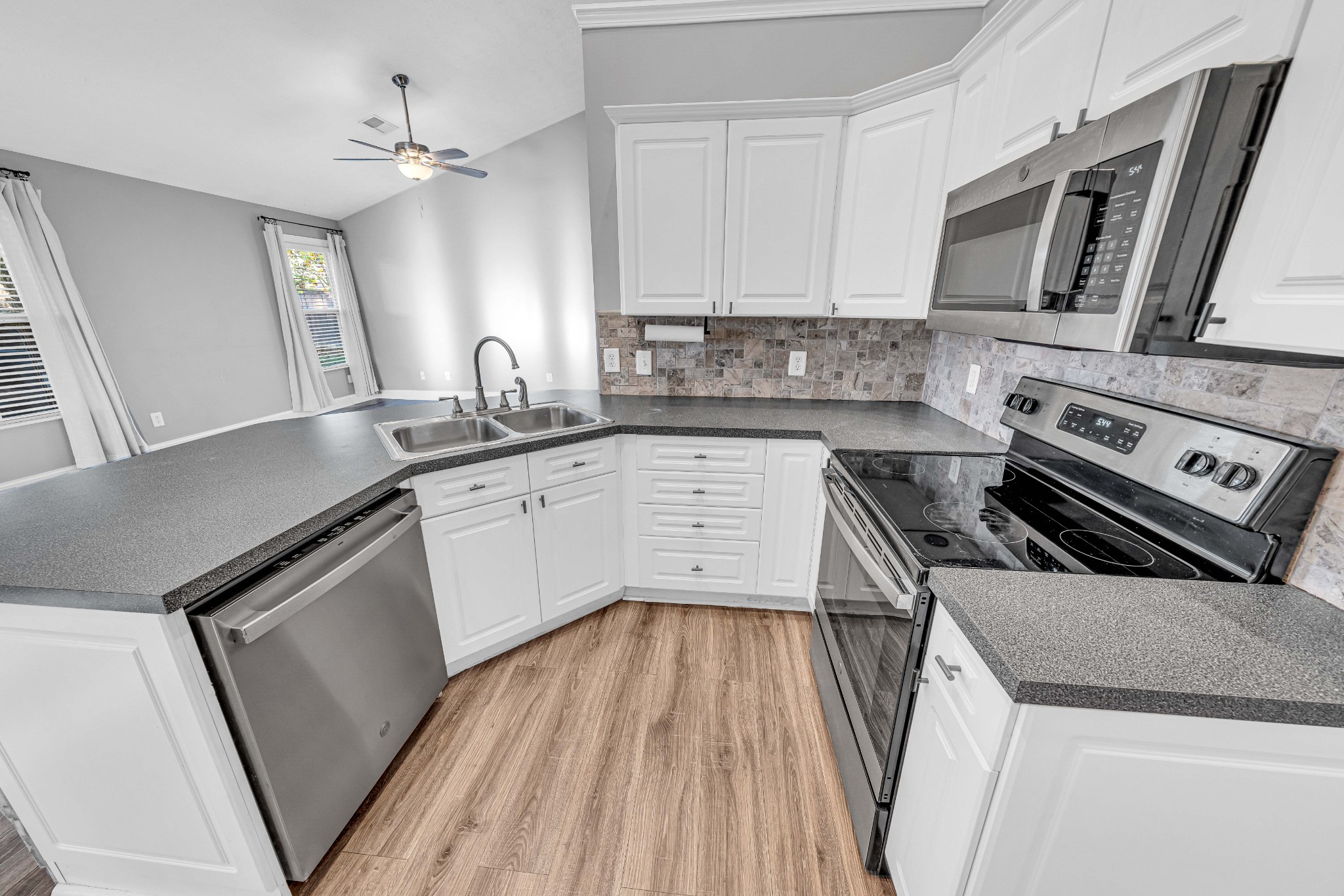 129 Southern Ter Property Photo 8