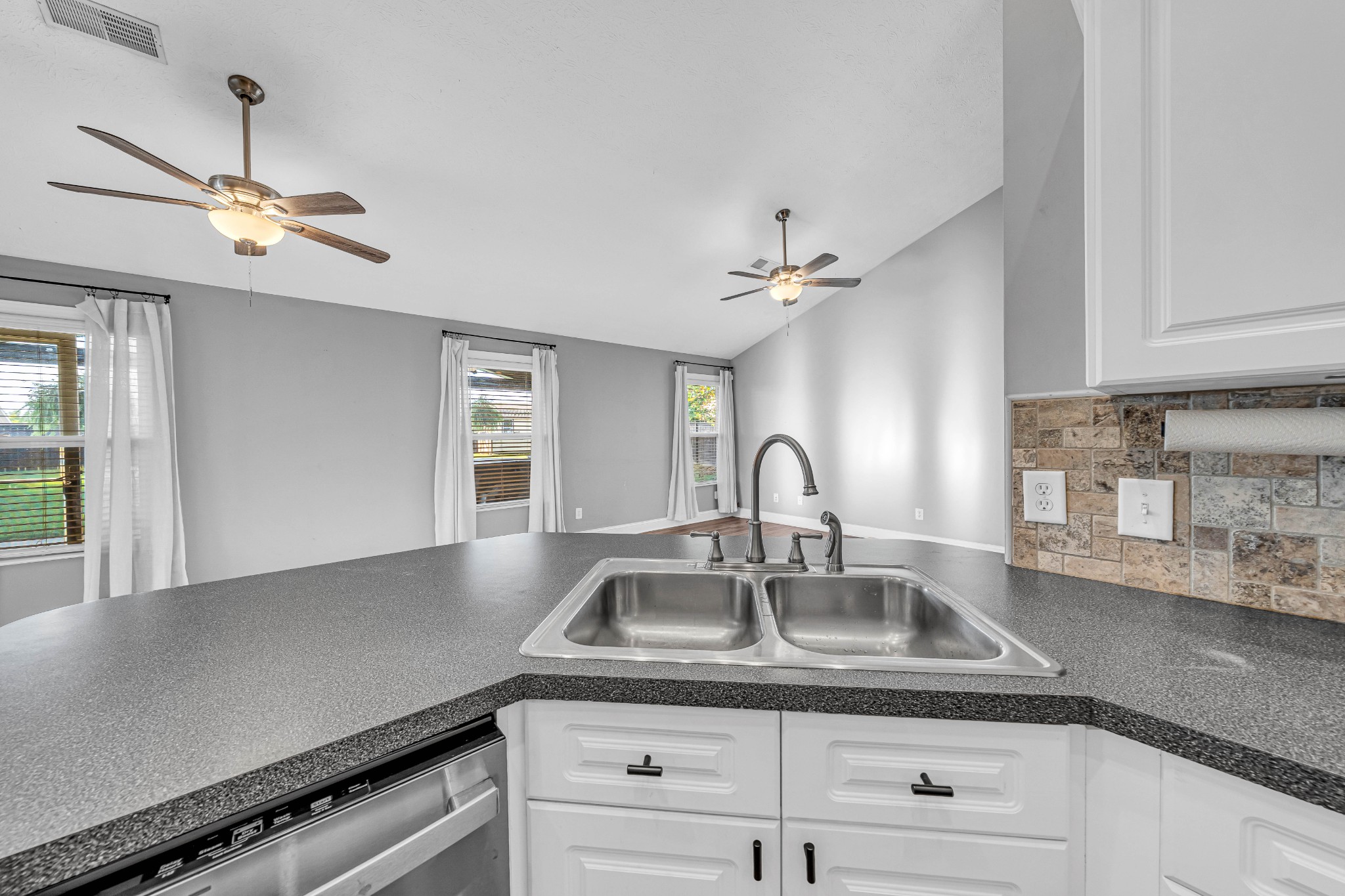129 Southern Ter Property Photo 9