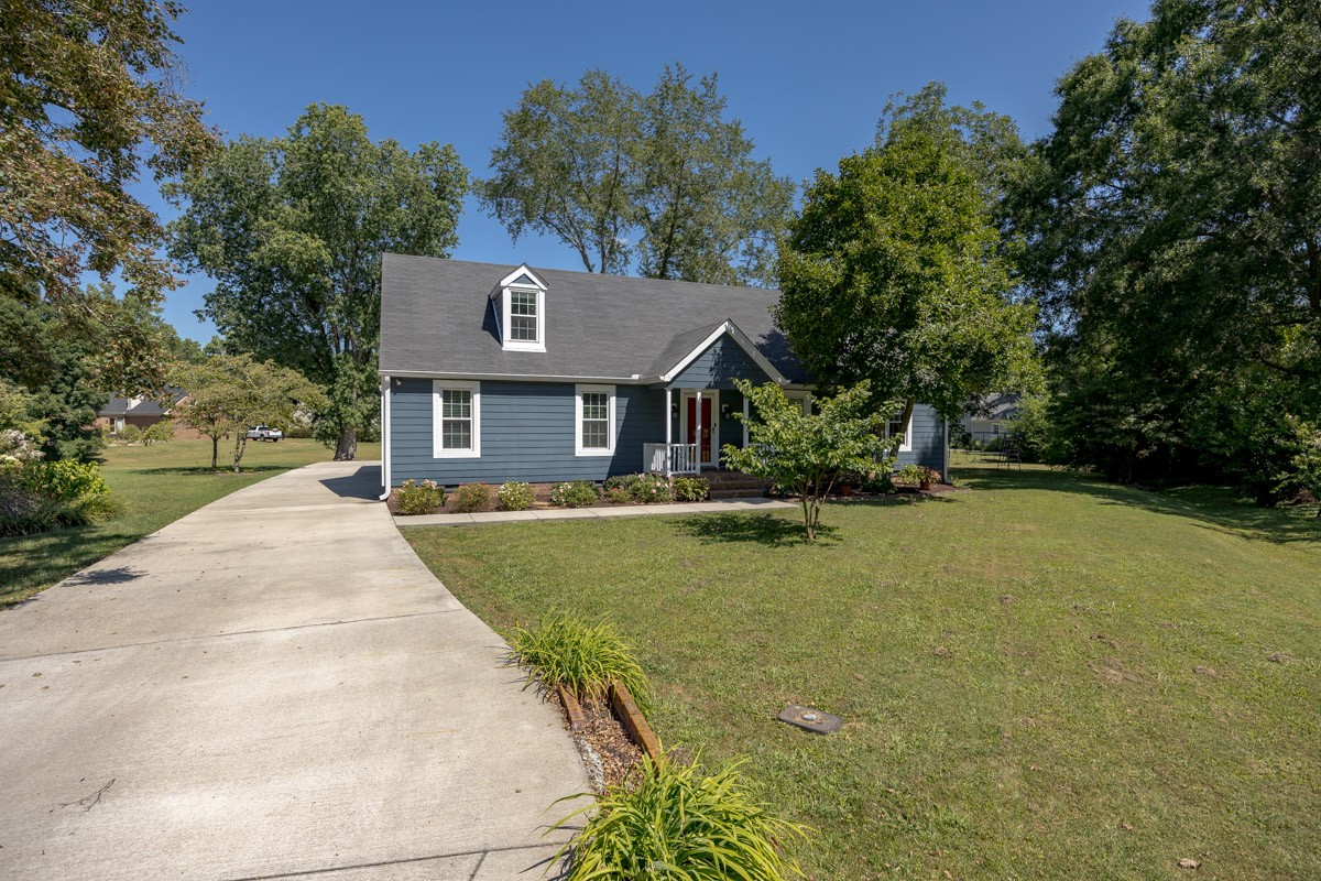 1407 Glade Ct Property Photo 2