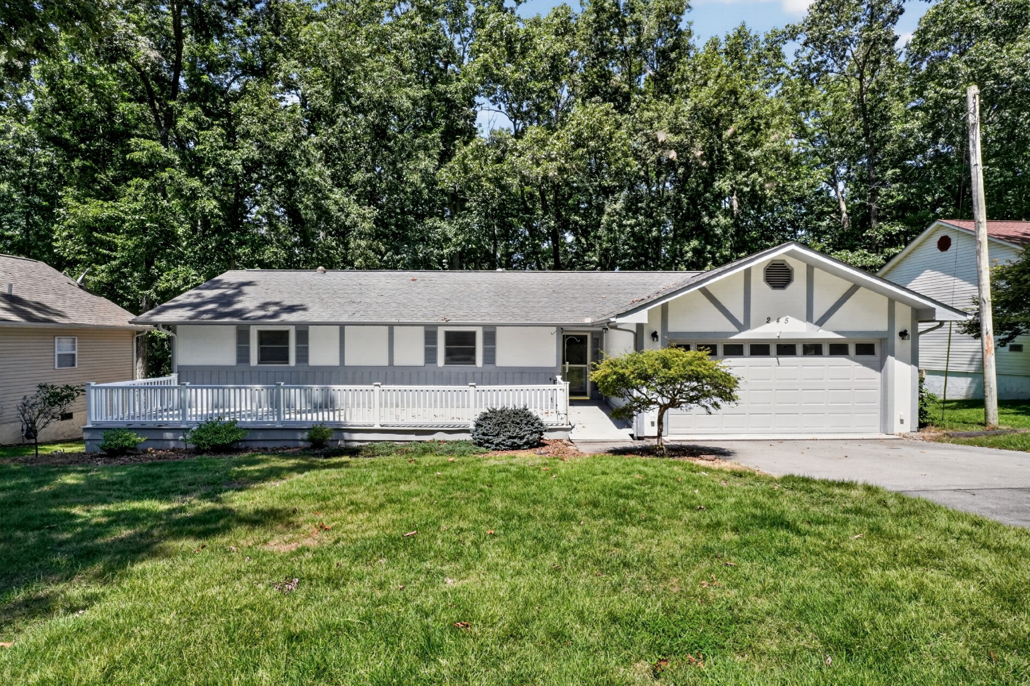 245 Lakeview Dr Property Photo 1