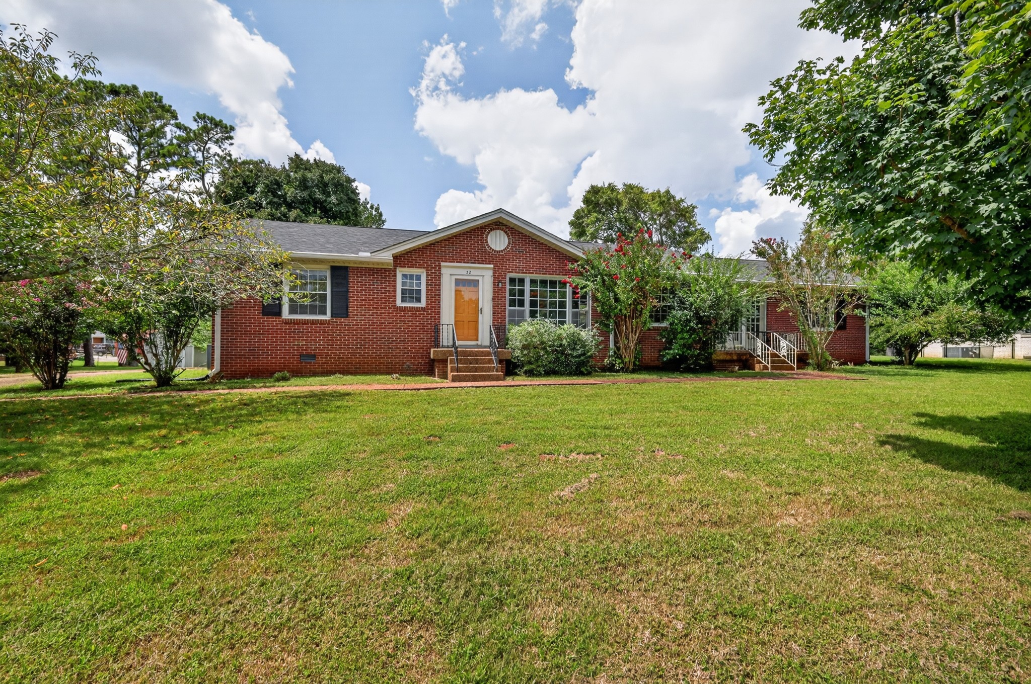 132 Winwood Dr Property Photo 1