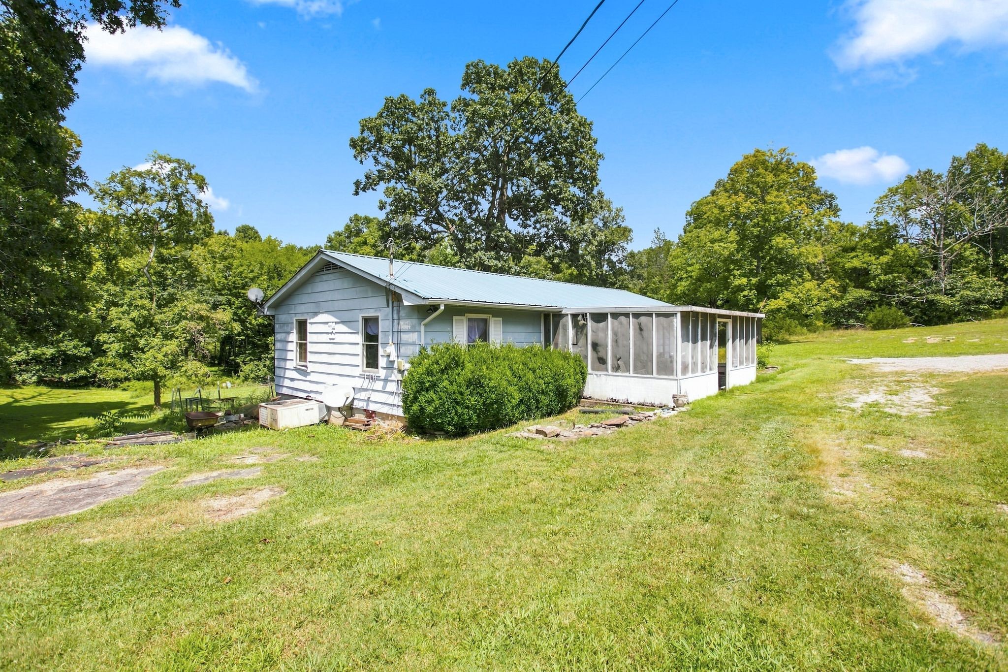 5462 Creek View Rd Property Photo 3