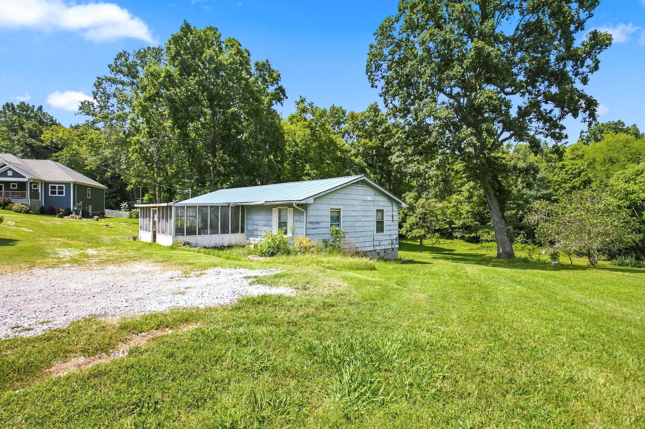 5462 Creek View Rd Property Photo 4