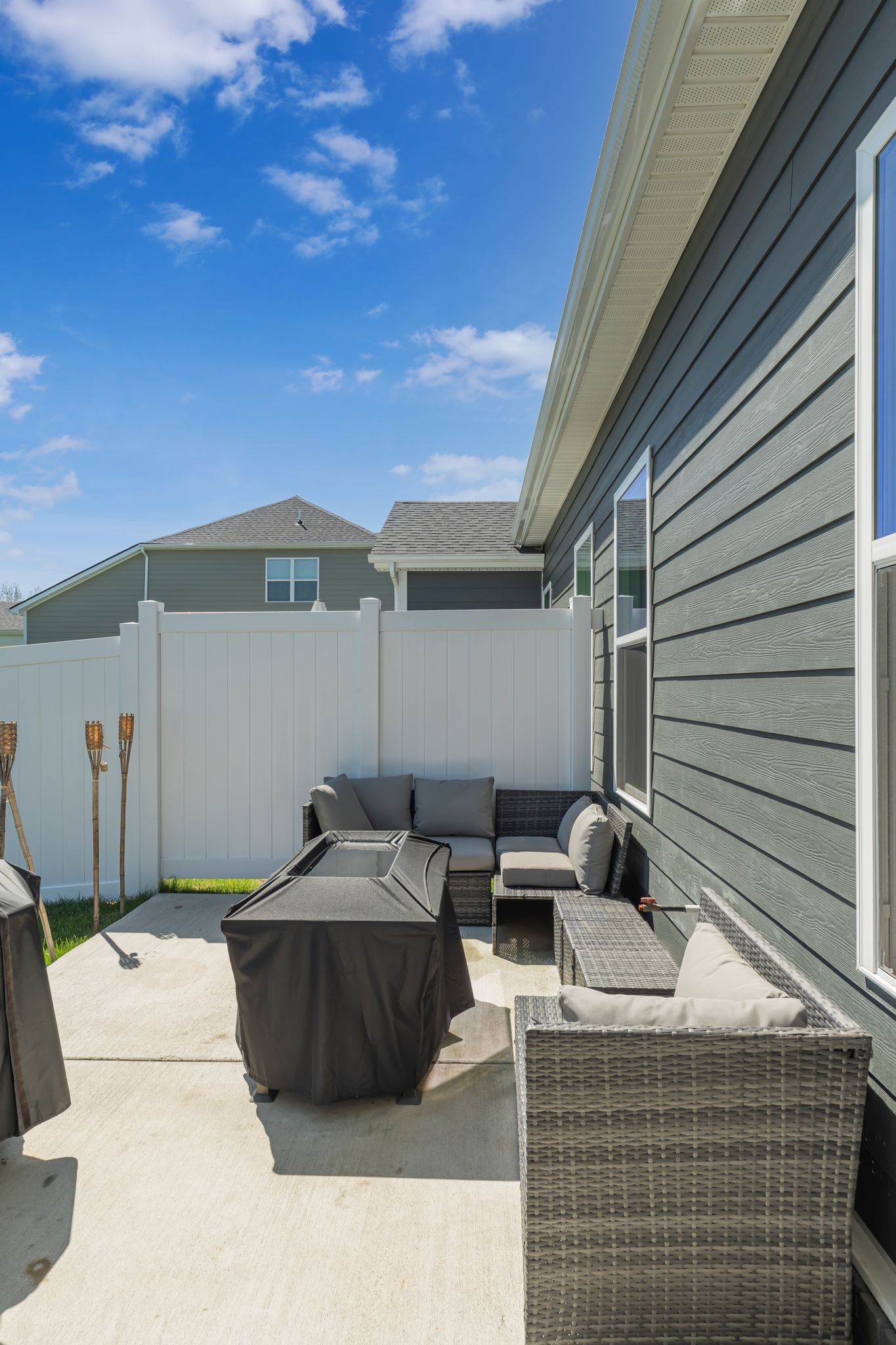 1406 Autumn Leaf Ln Property Photo 32