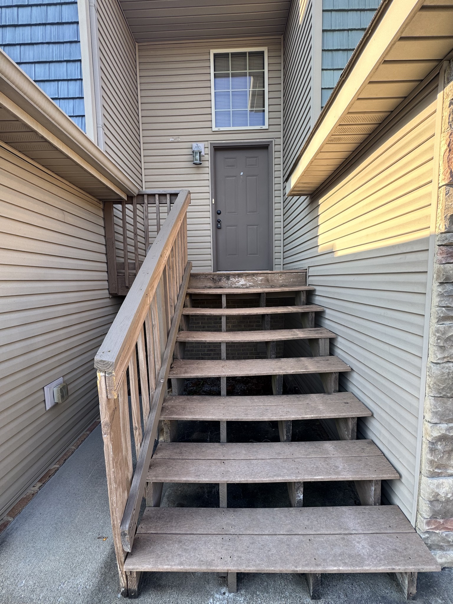 1727 Thistlewood Dr Property Photo 3