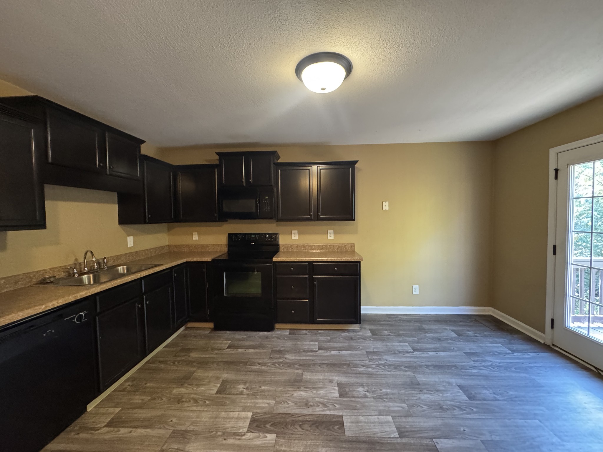 1727 Thistlewood Dr Property Photo 8