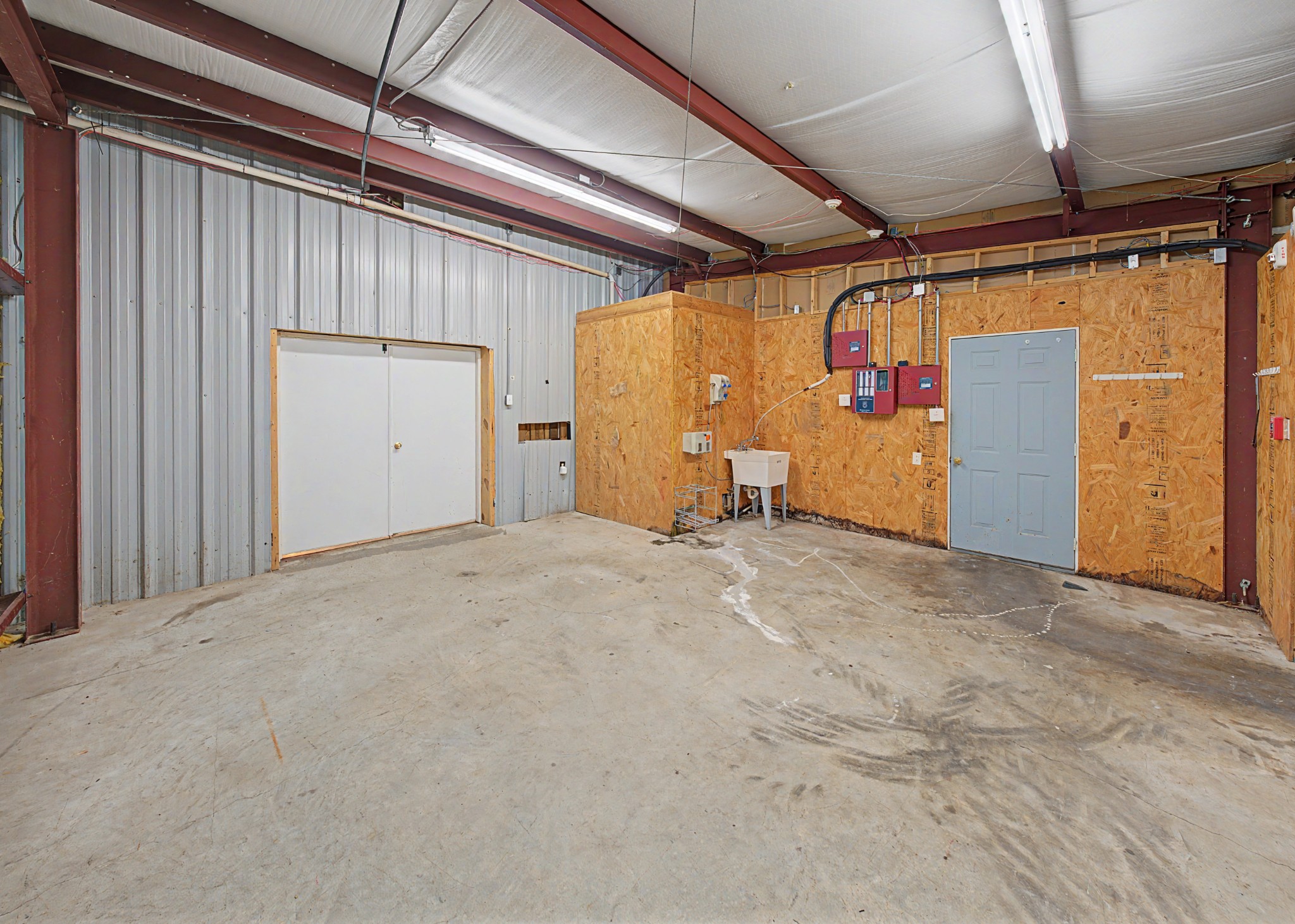 500 E Main St Property Photo 12