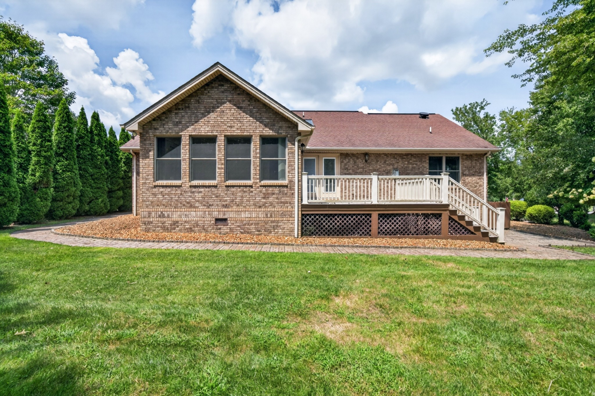 21 Thames Ct Property Photo 5