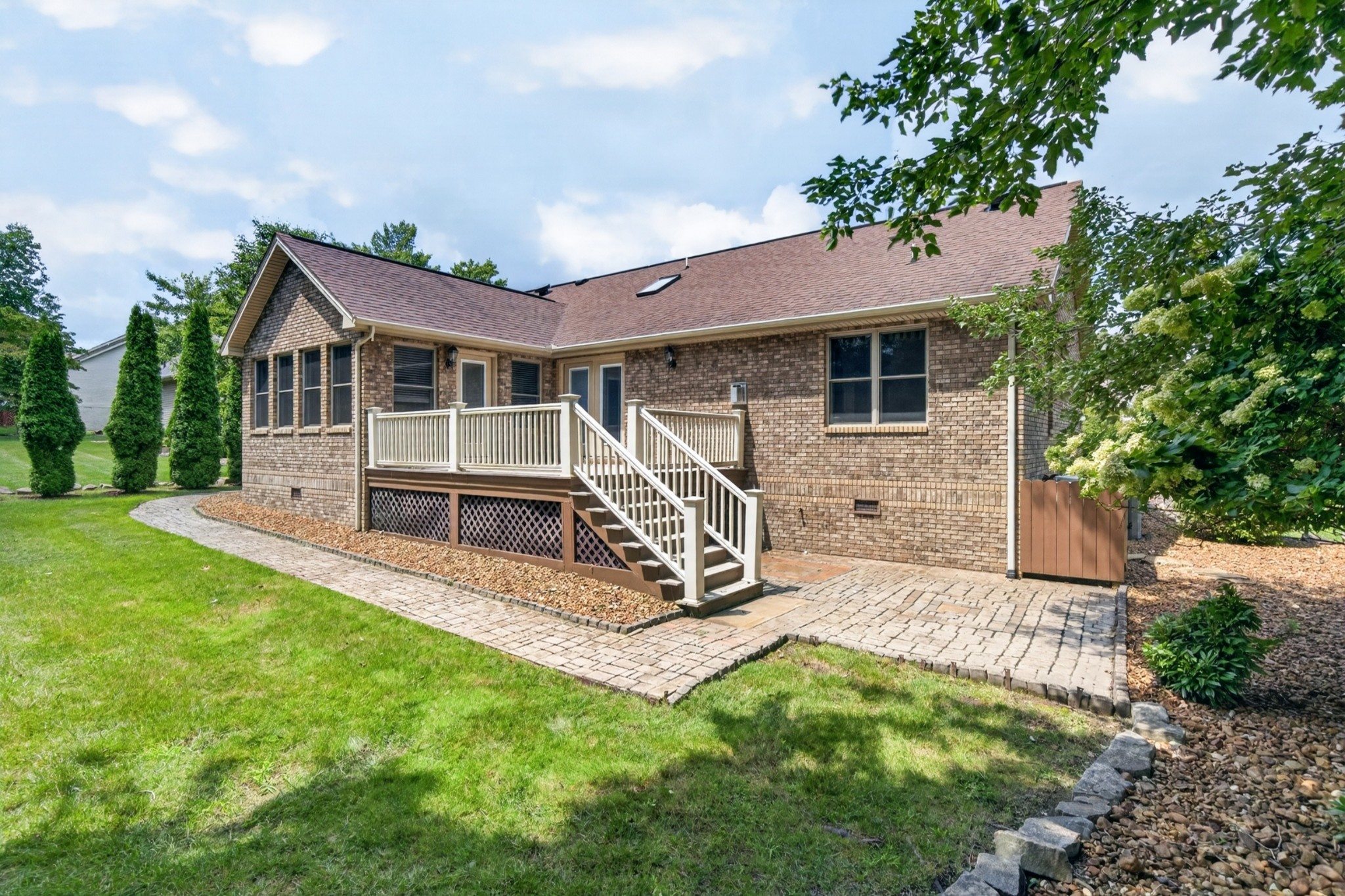 21 Thames Ct Property Photo 6