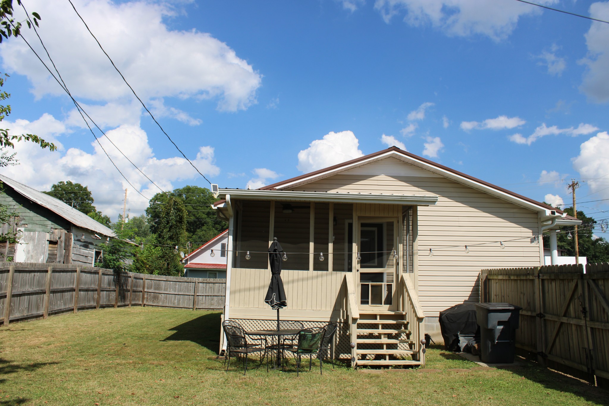 102 Madison St Property Photo 3