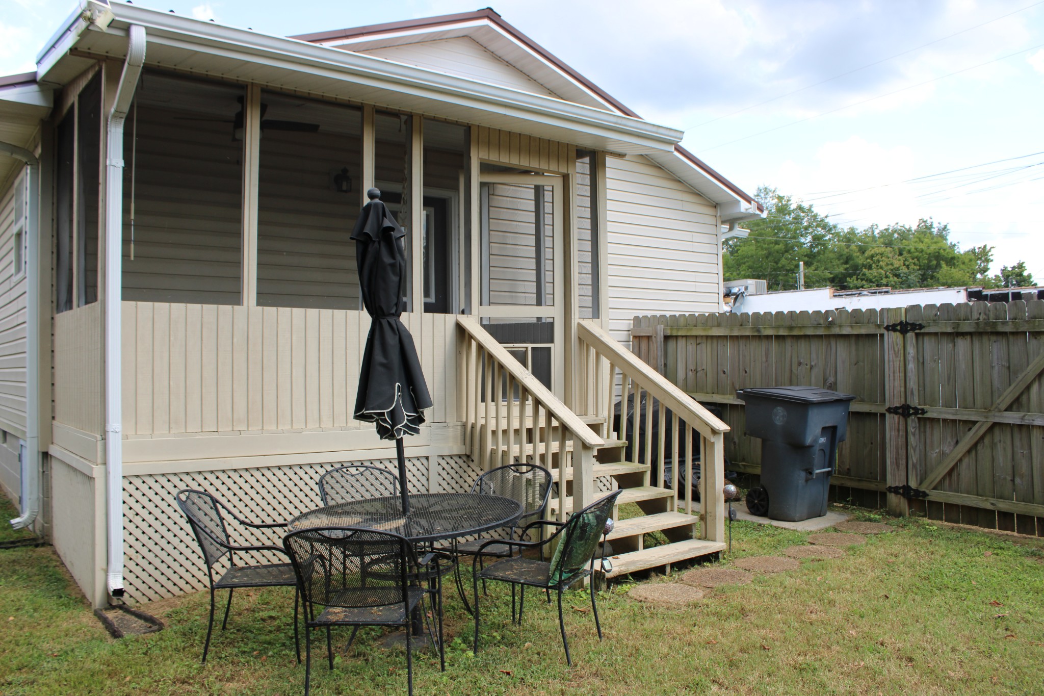 102 Madison St Property Photo 5