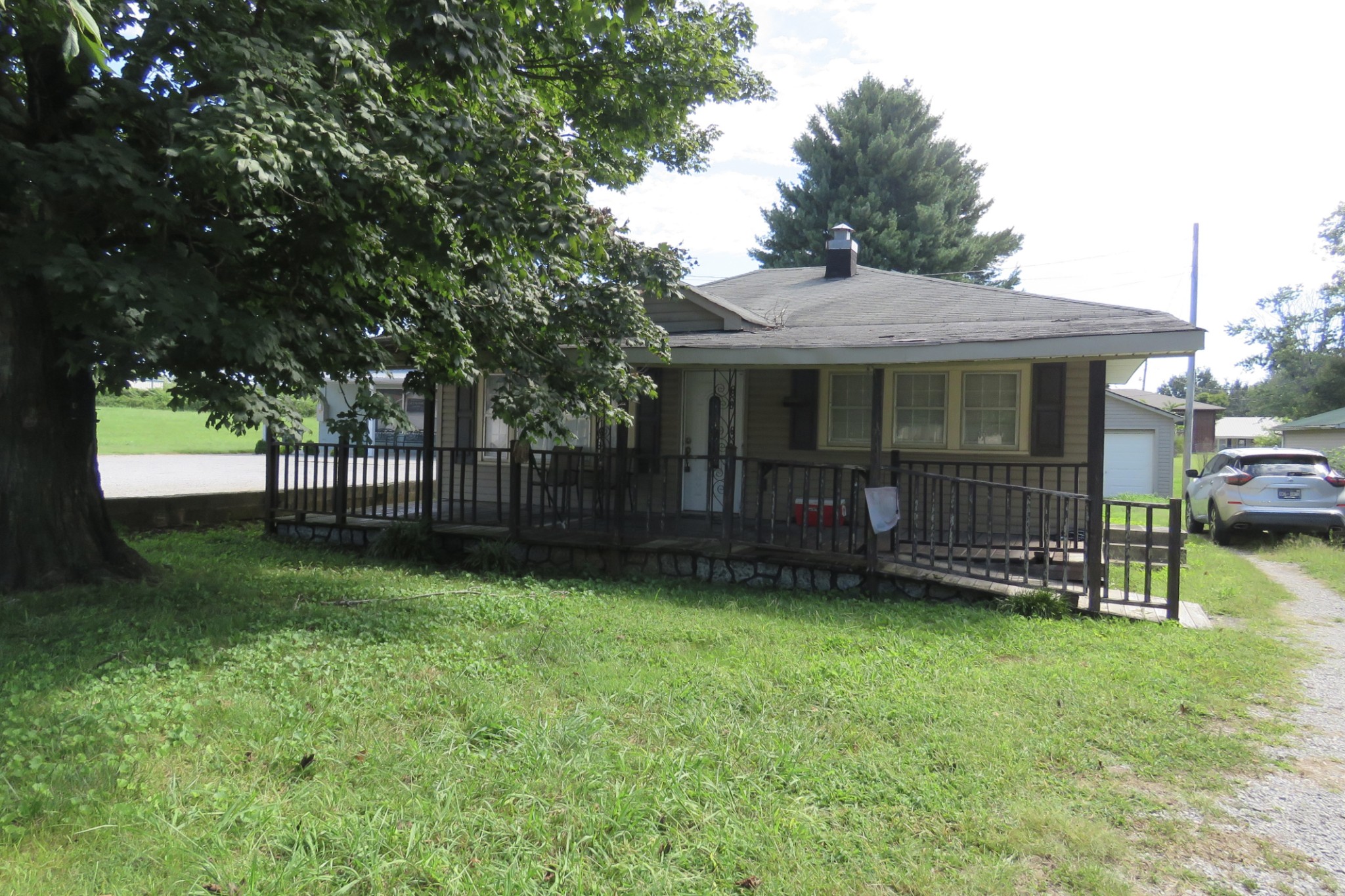 352 N Spring St Property Photo 1