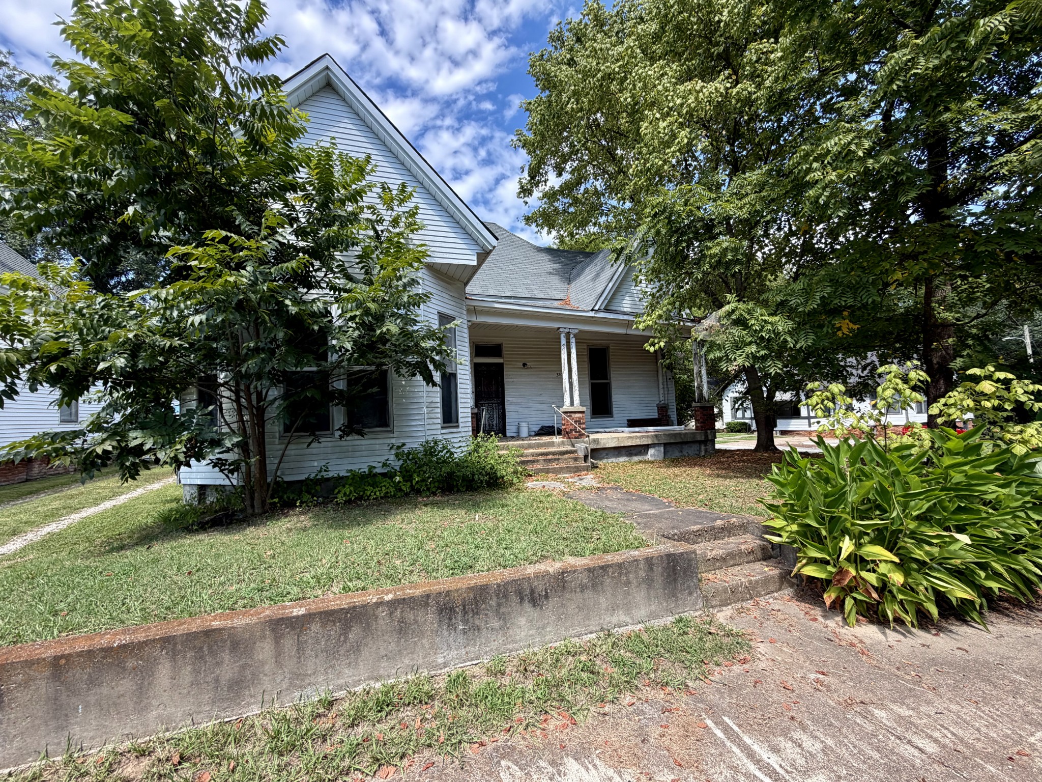 320 Aden St Property Photo 1