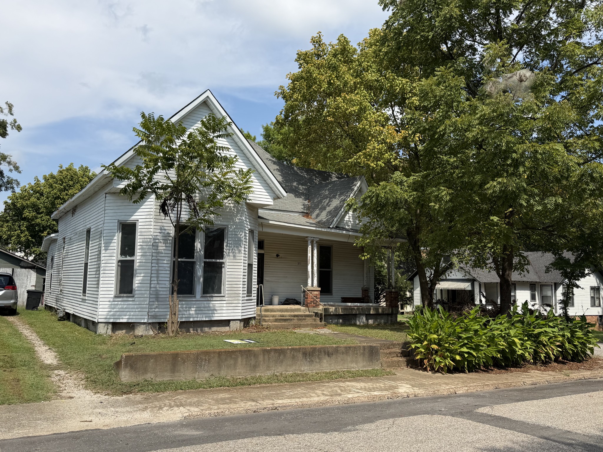 320 Aden St Property Photo 1