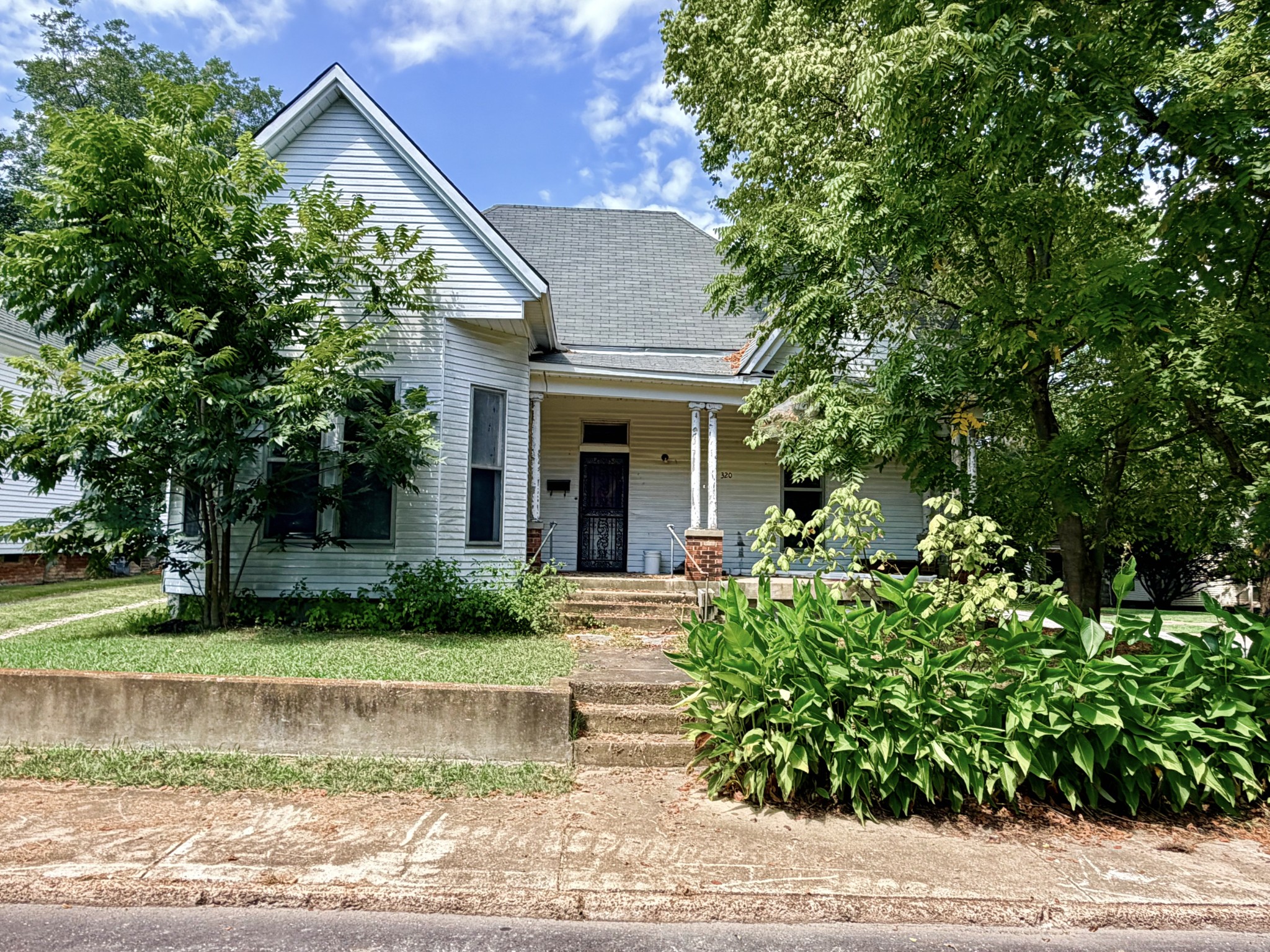320 Aden St Property Photo 2