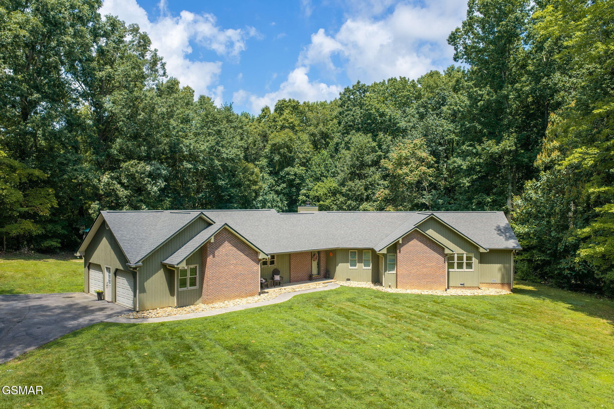 2082 Ridgewood Drive Property Photo 1