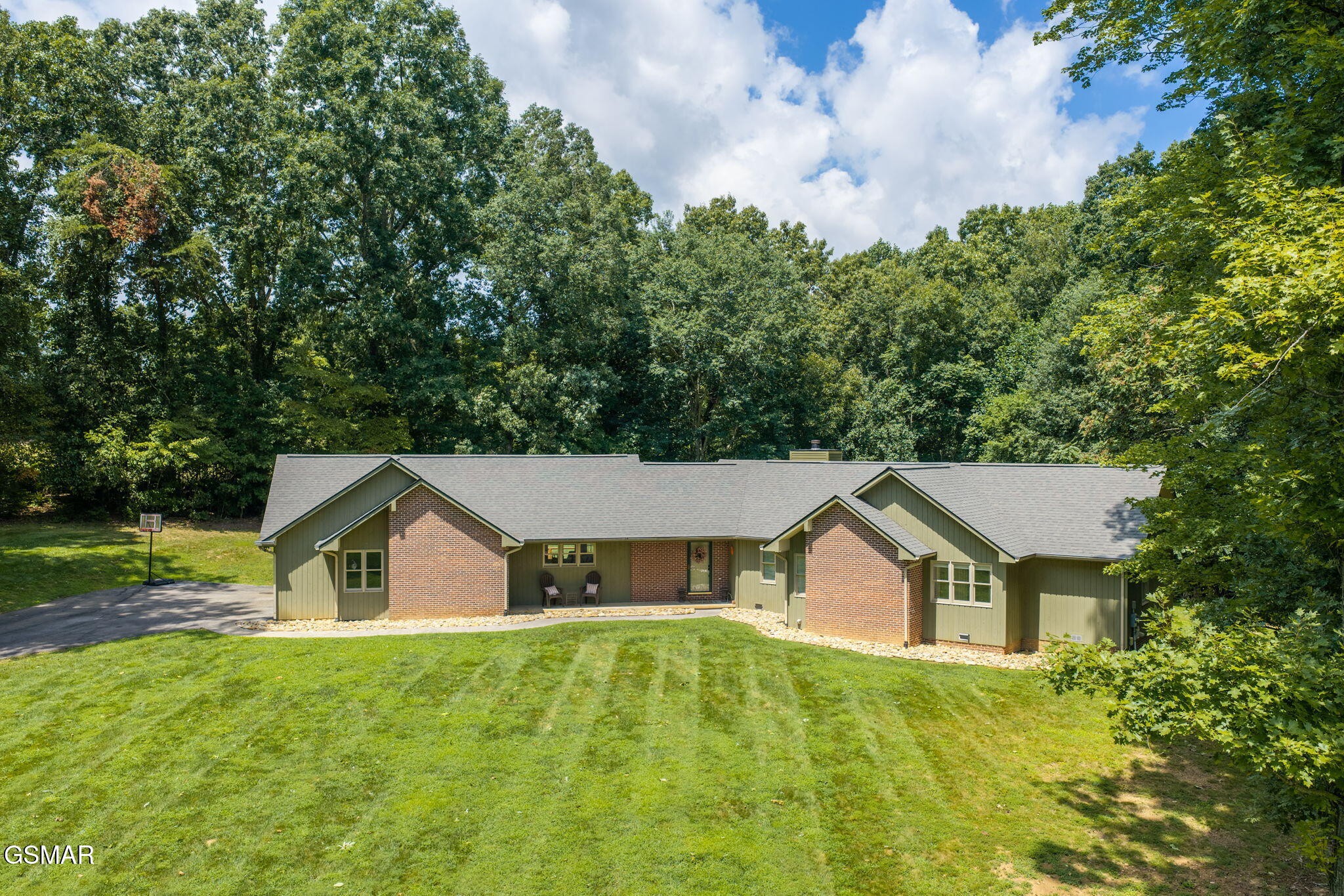 2082 Ridgewood Drive Property Photo 2