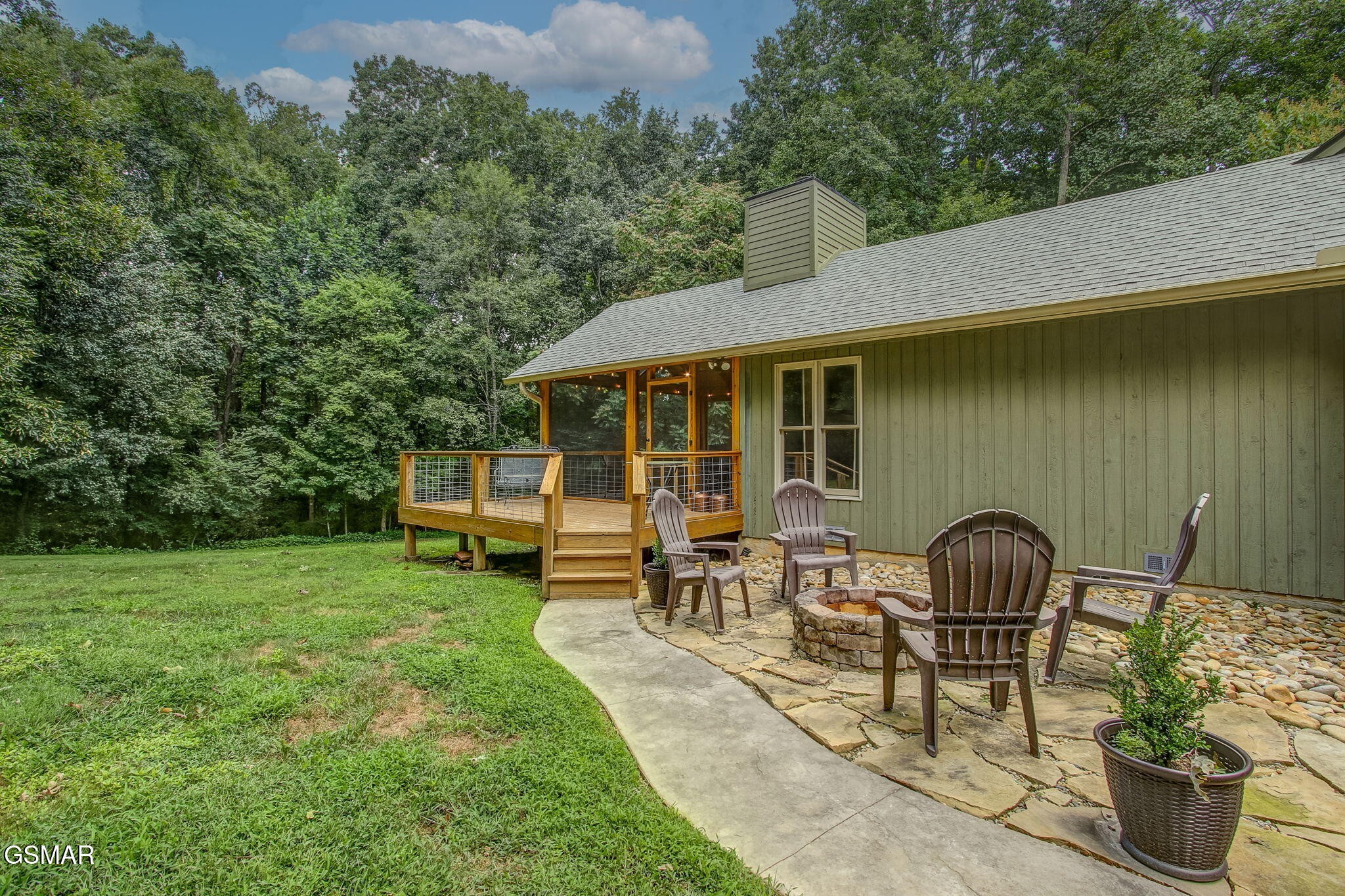 2082 Ridgewood Drive Property Photo 10