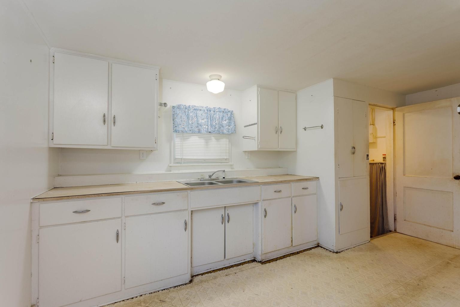 4924 Wolf Creek Rd Property Photo 5
