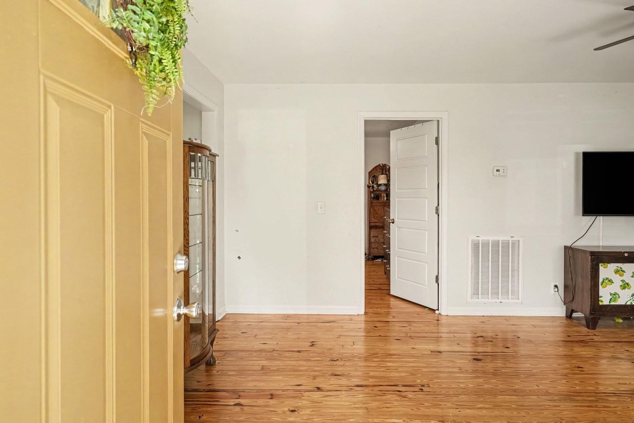 2099 Webster St Property Photo 3