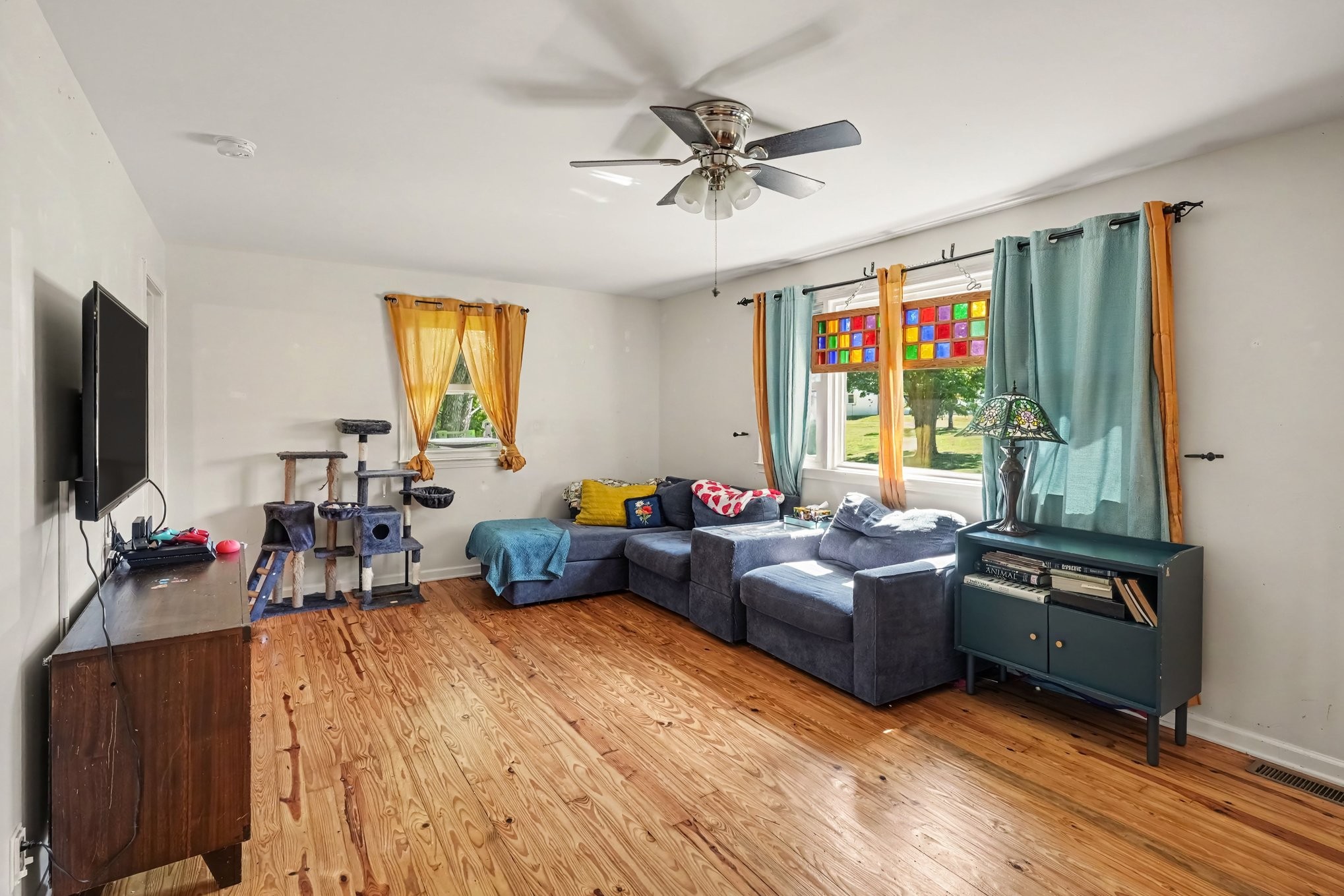 2099 Webster St Property Photo 4
