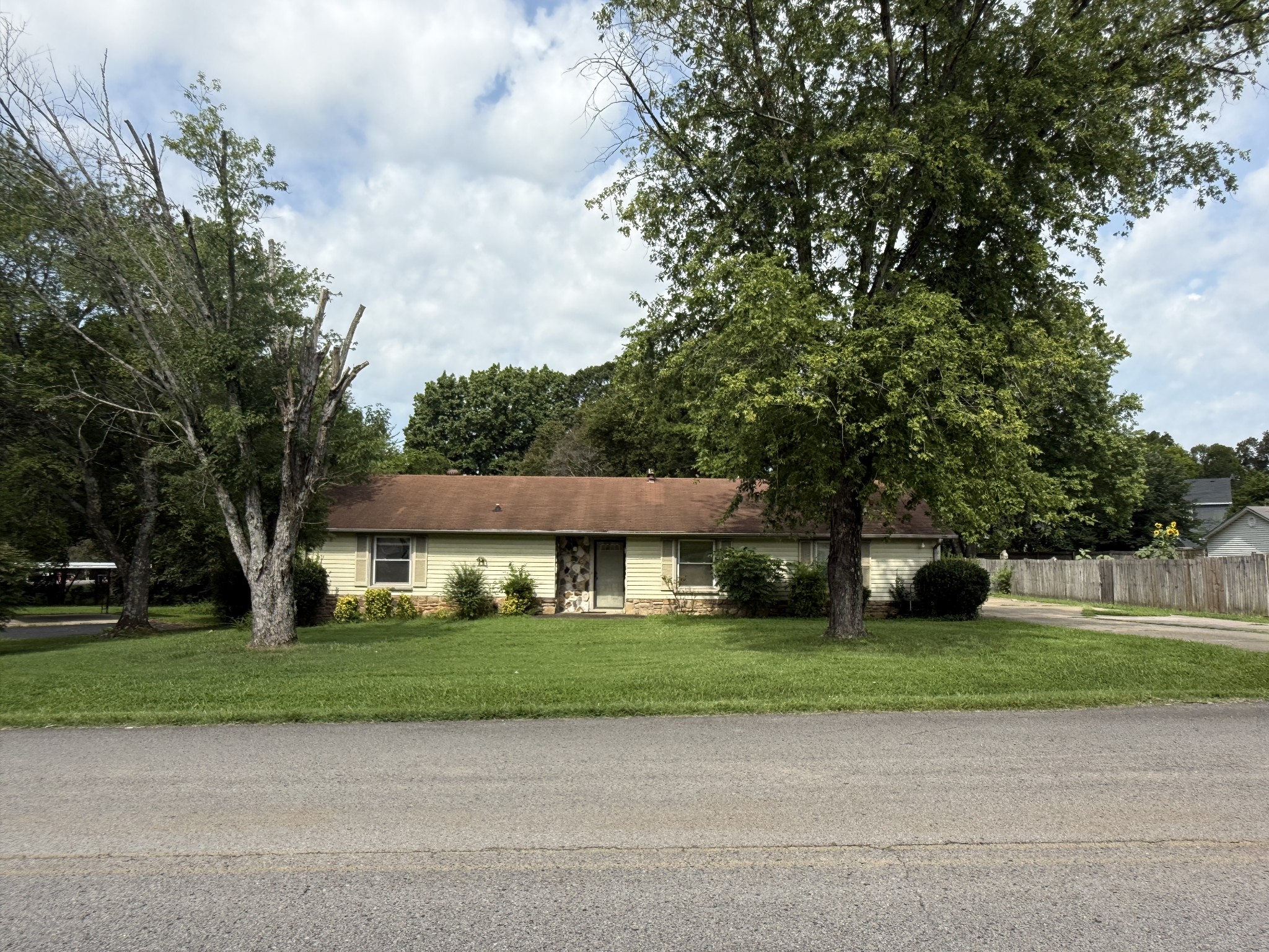 317 Pioneer Dr Property Photo 1