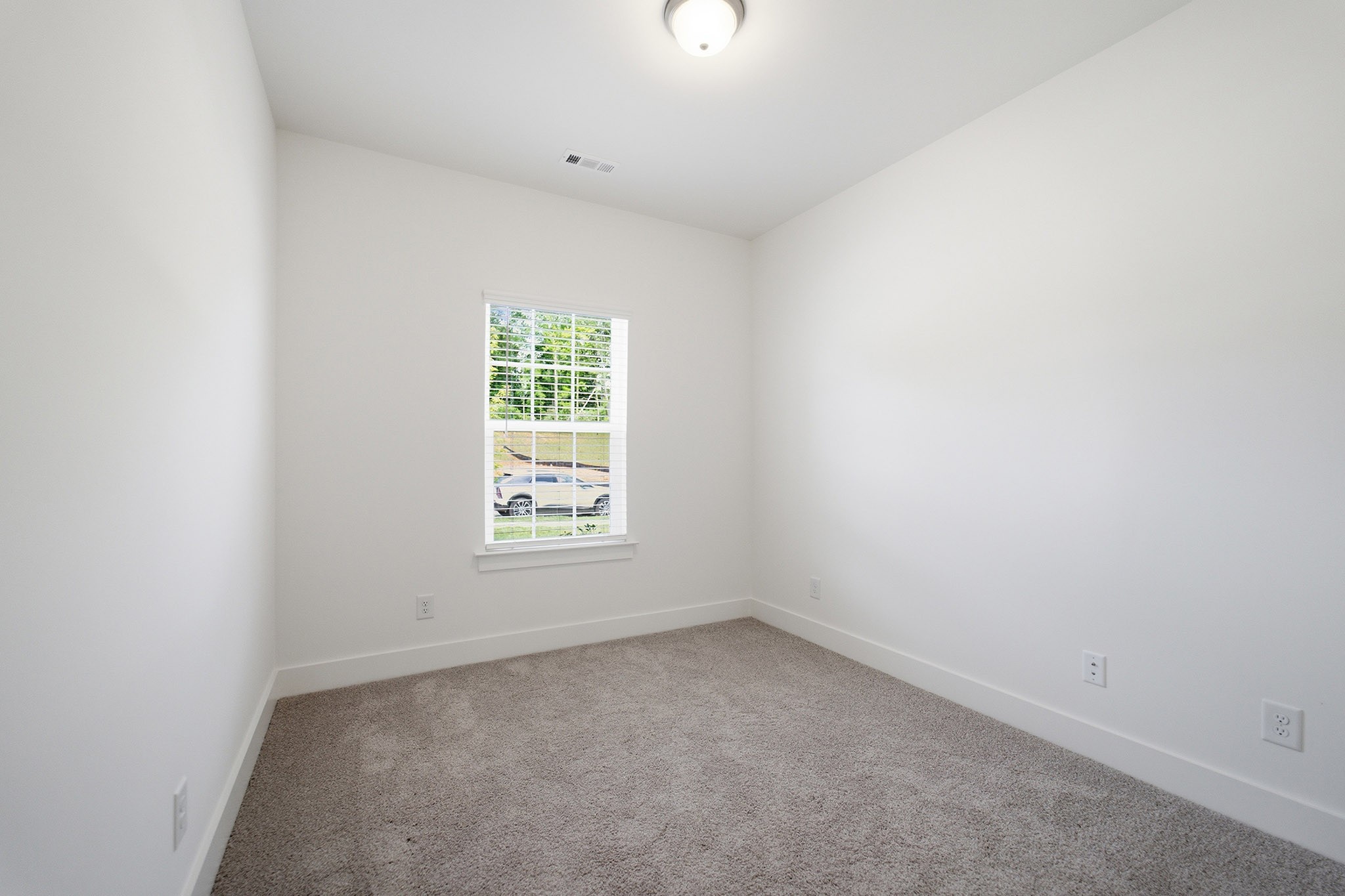 7228 Fairlawn Dr Property Photo 3