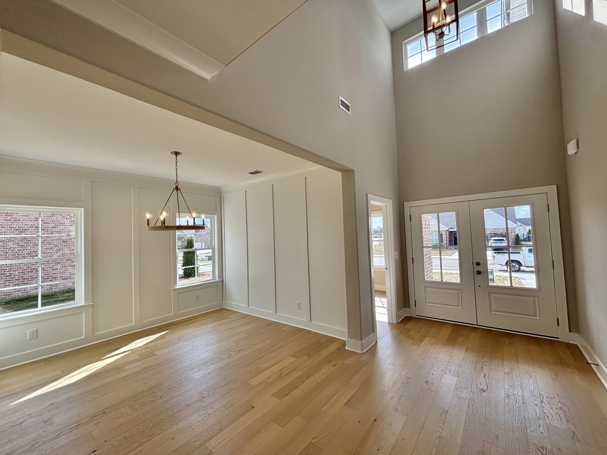 5557 Sinclair St Property Photo 2