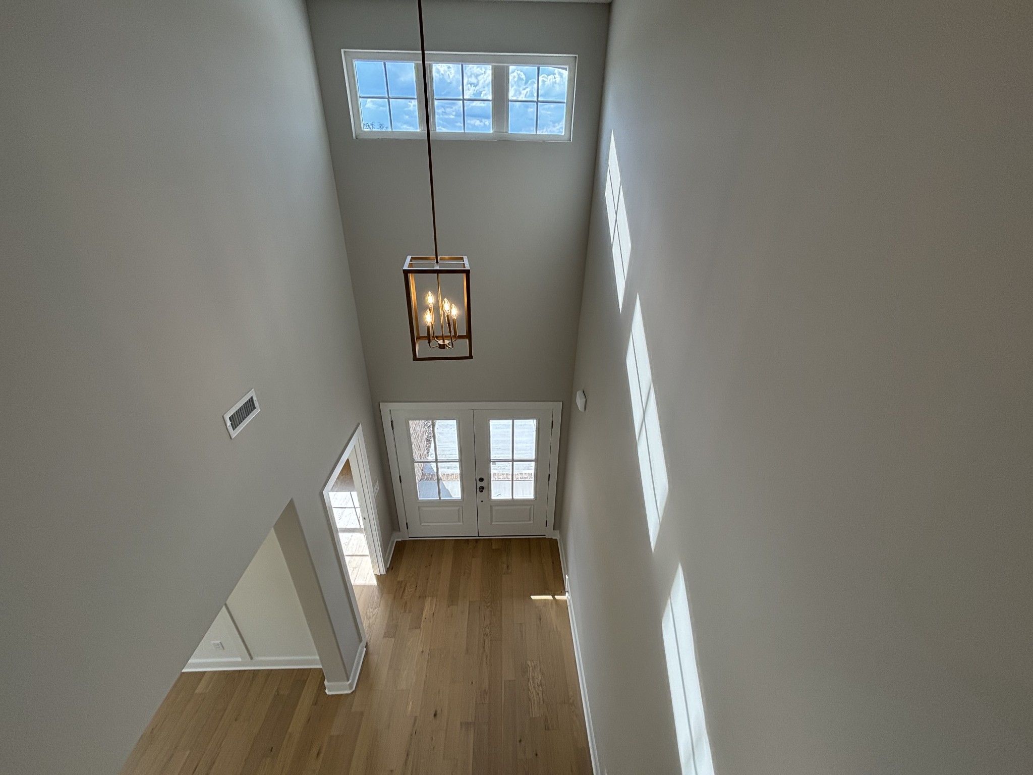 5557 Sinclair St Property Photo 3