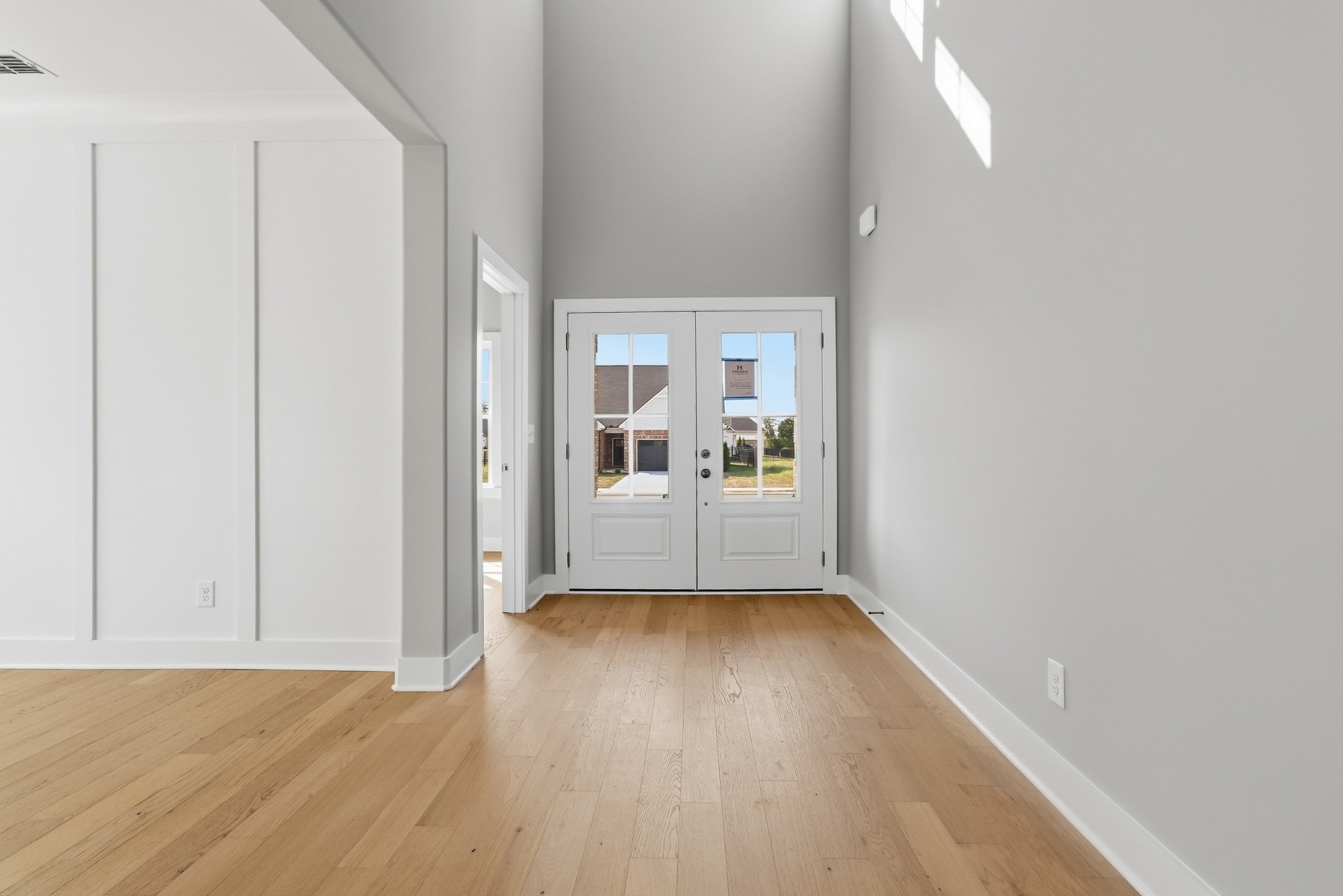 5557 Sinclair St Property Photo 4