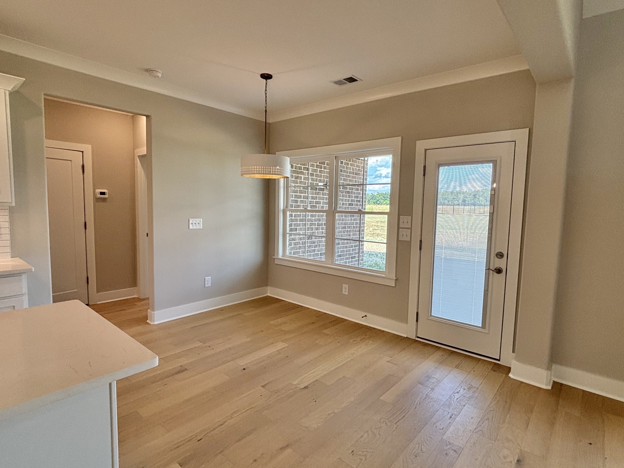 5557 Sinclair St Property Photo 7