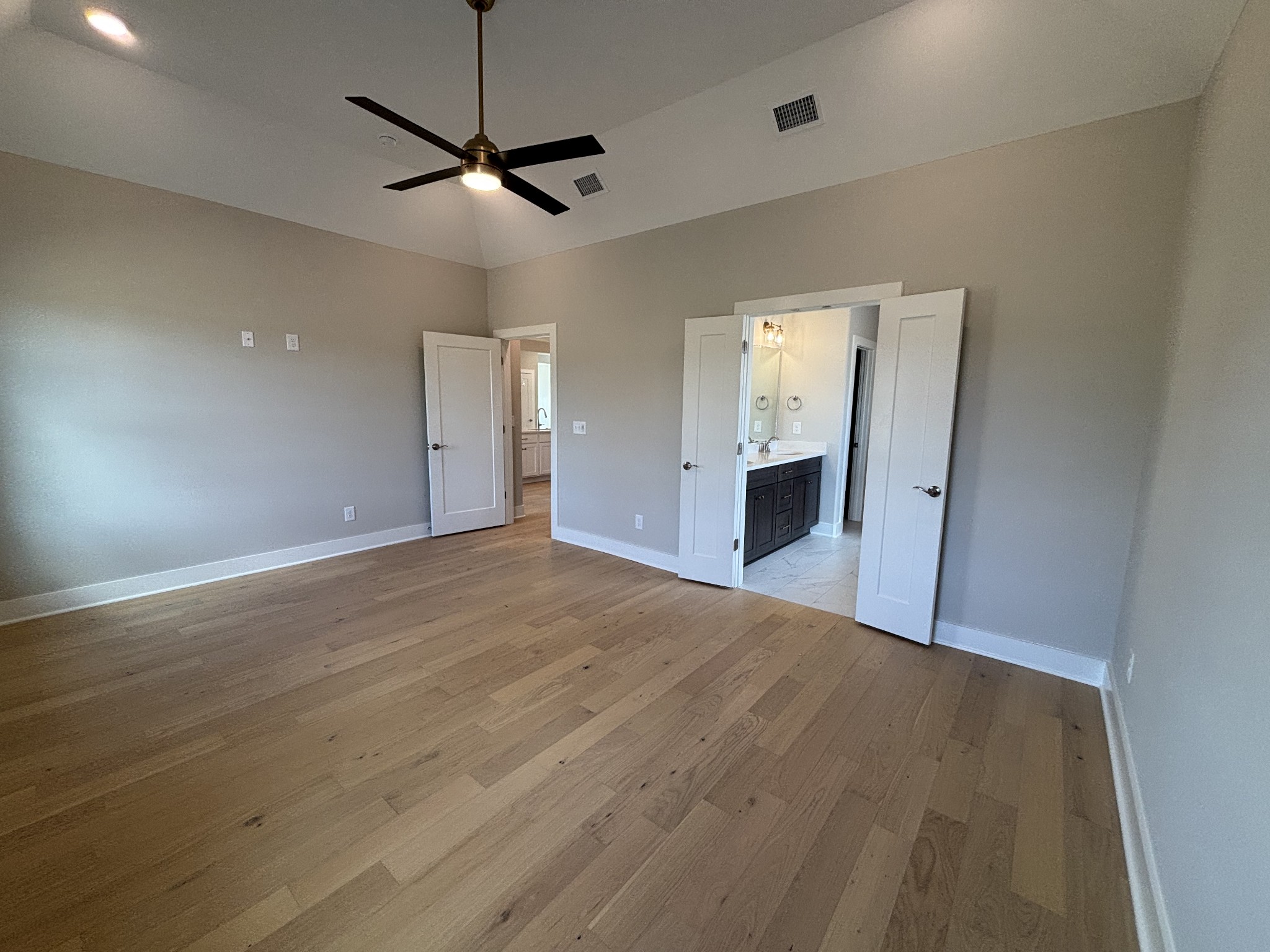 5557 Sinclair St Property Photo 13