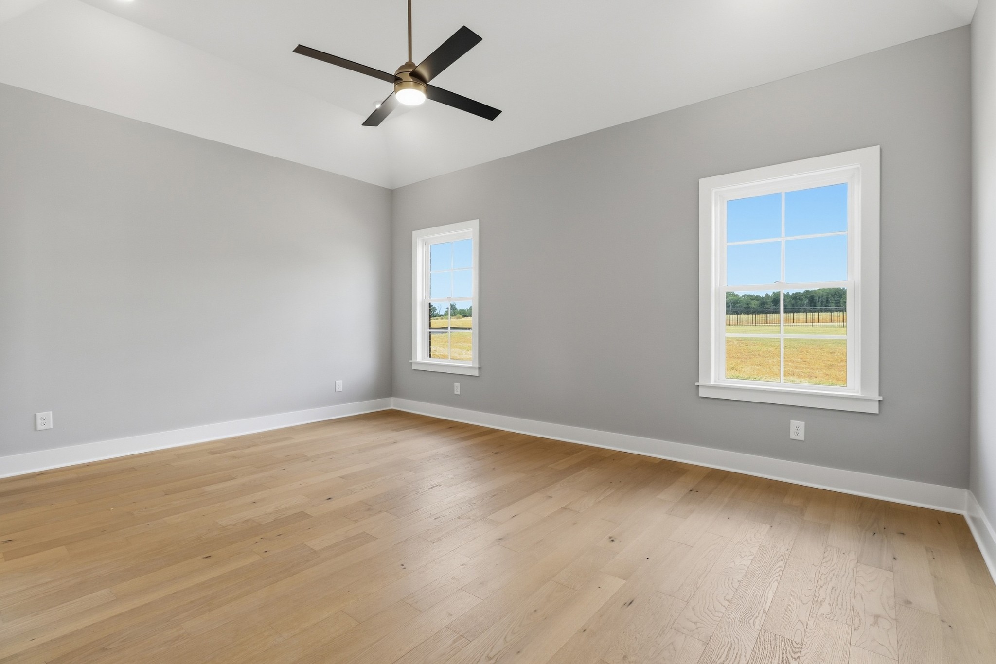 5557 Sinclair St Property Photo 17