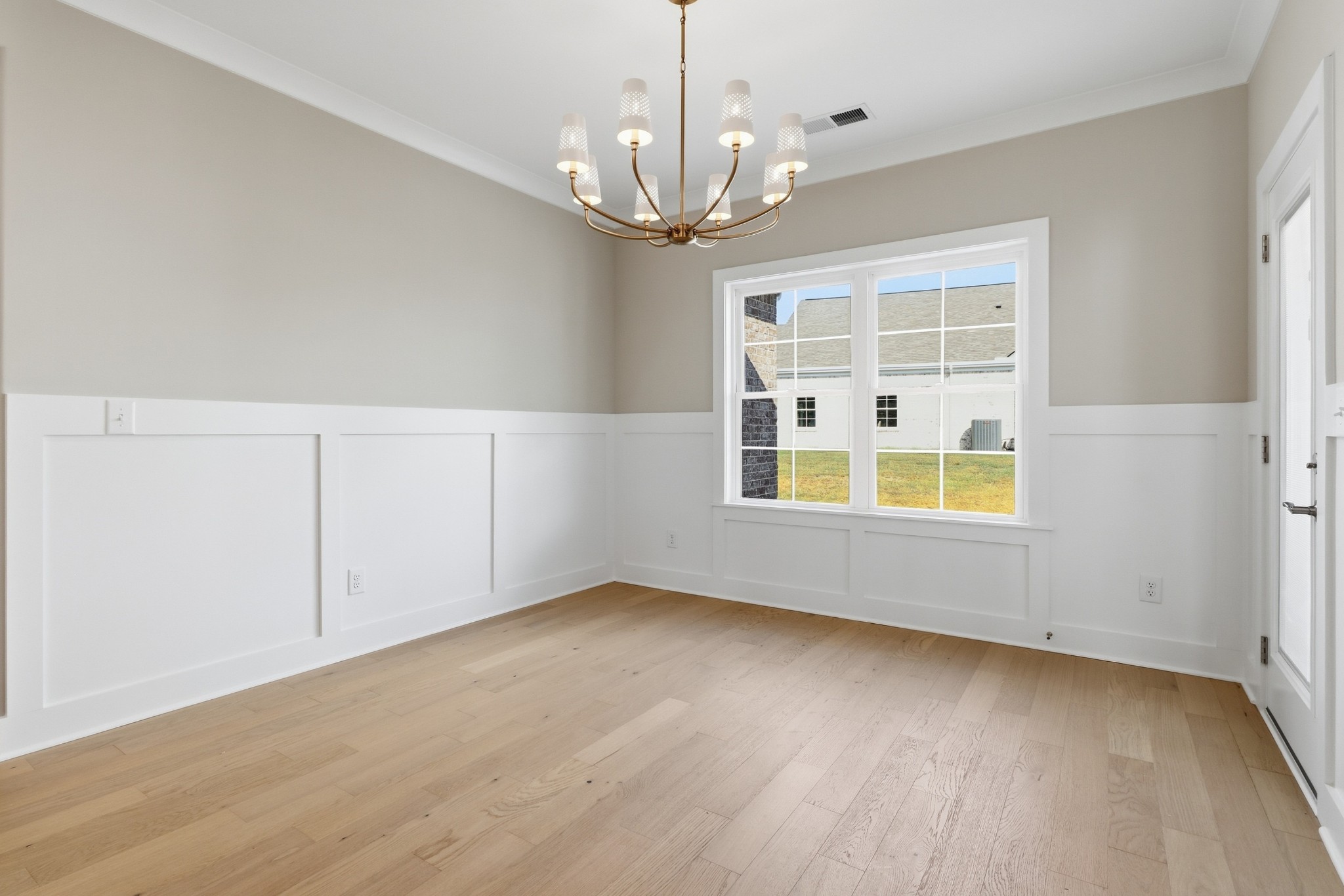 5561 Sinclair St Property Photo 10