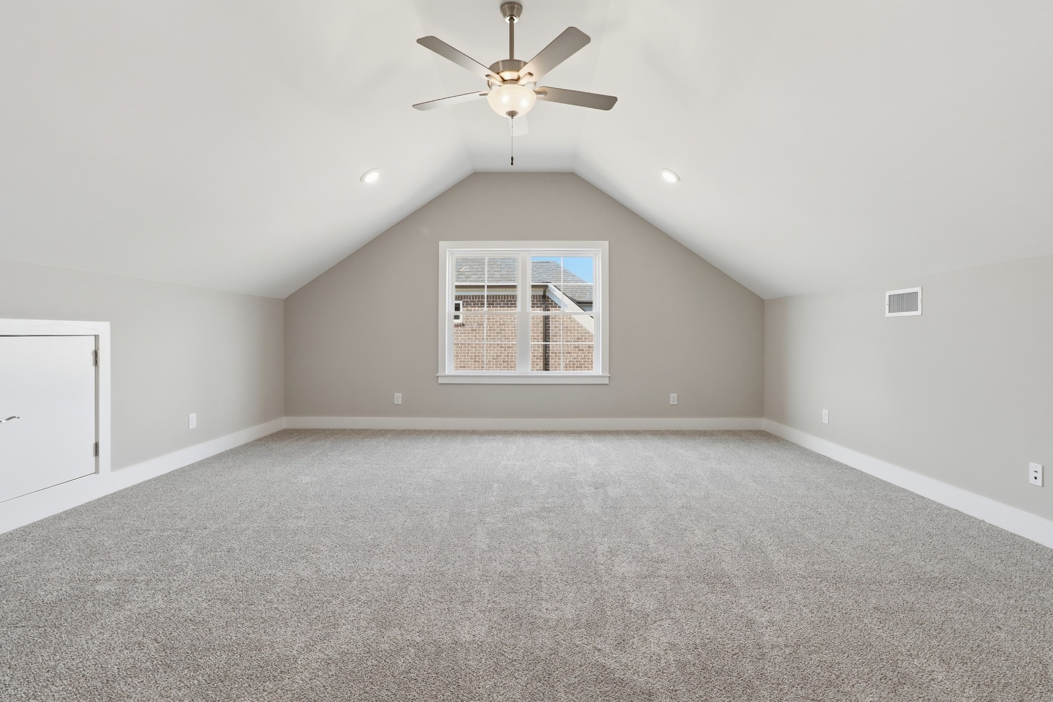 5561 Sinclair St Property Photo 31