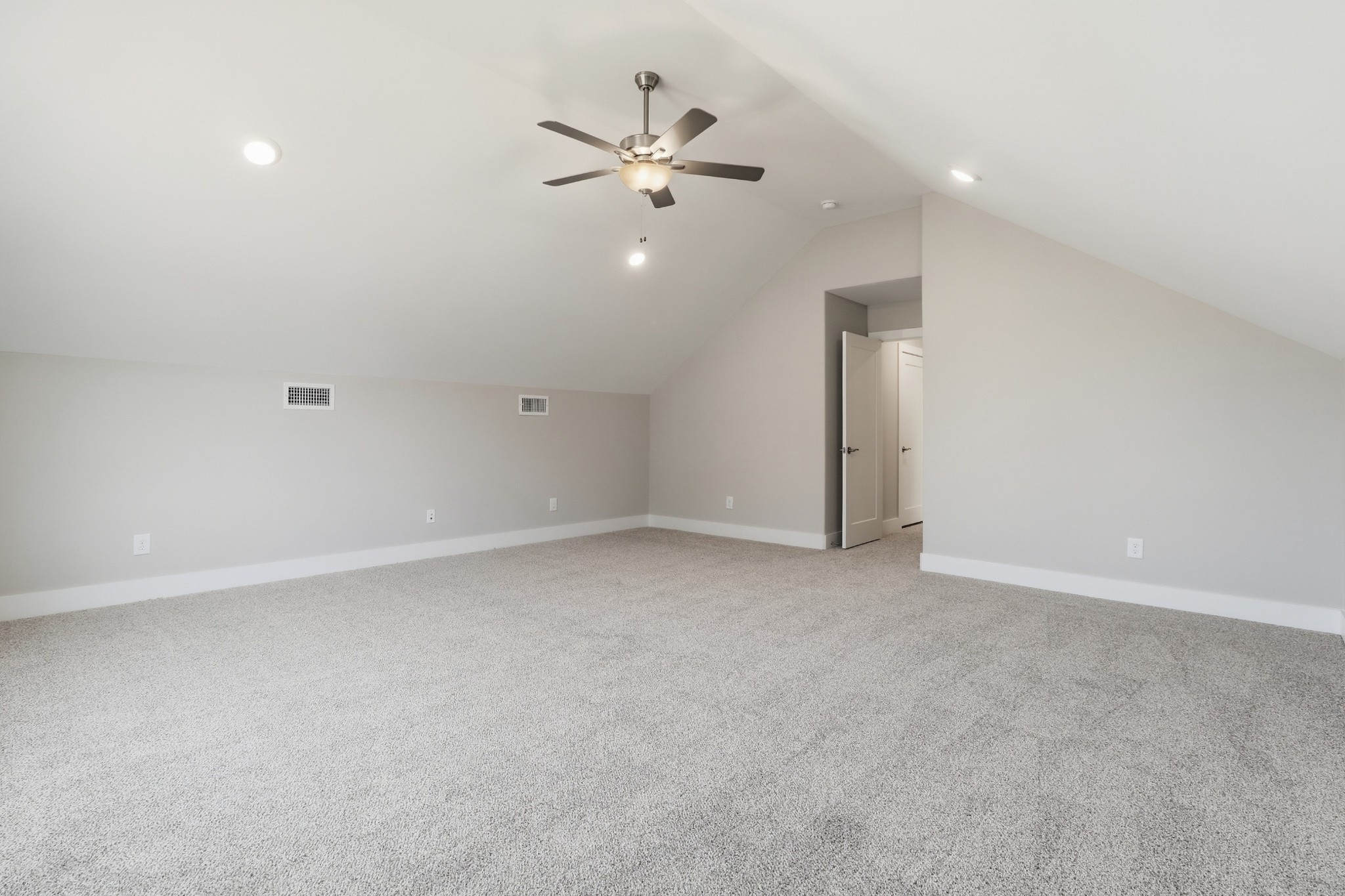 5561 Sinclair St Property Photo 32