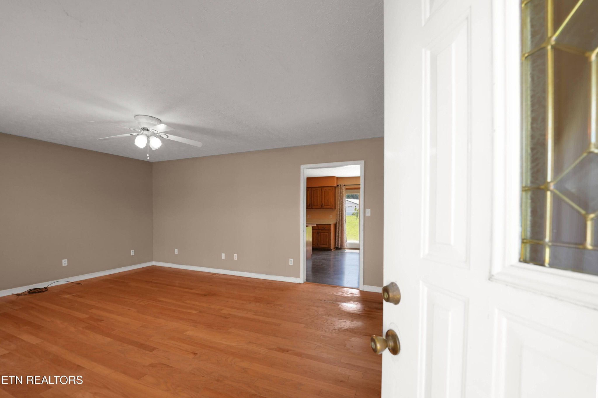 2019 Martha Washington Rd Property Photo 4