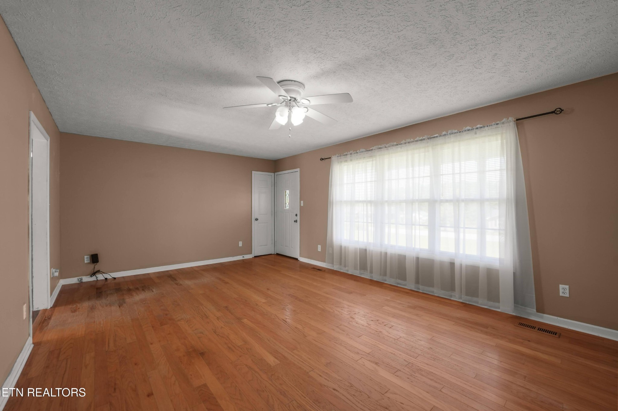 2019 Martha Washington Rd Property Photo 6