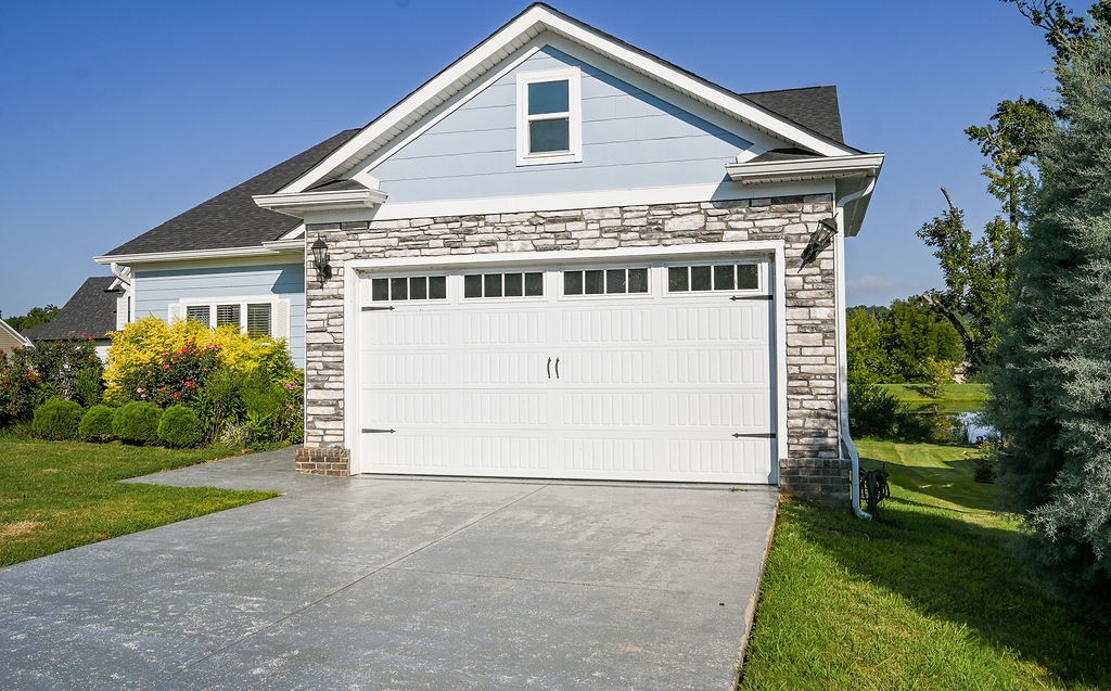 4878 Grove Park Dr, Ne Property Photo 2
