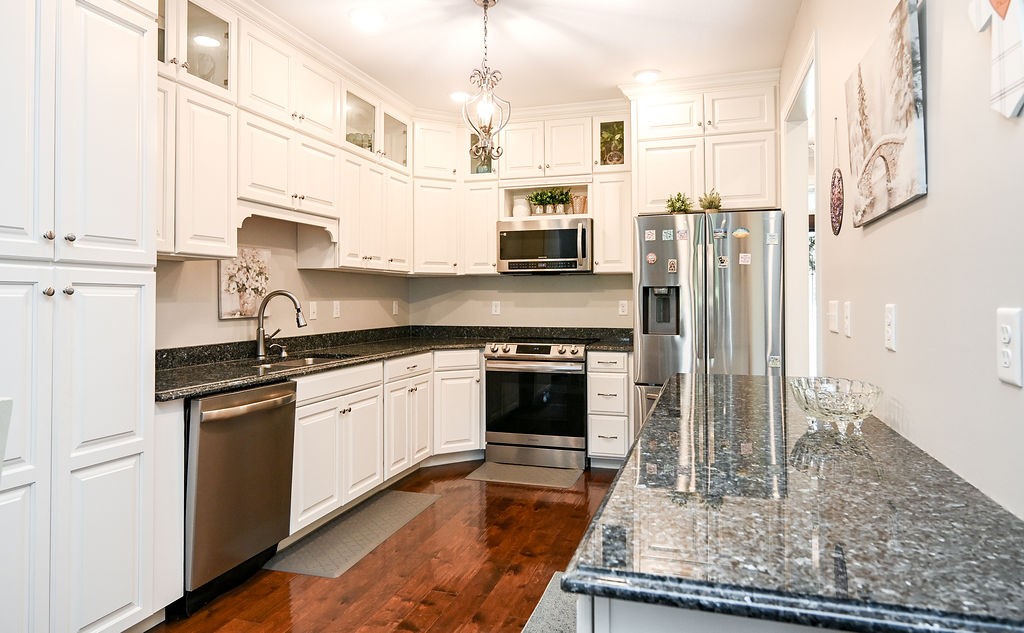 4878 Grove Park Dr, Ne Property Photo 9