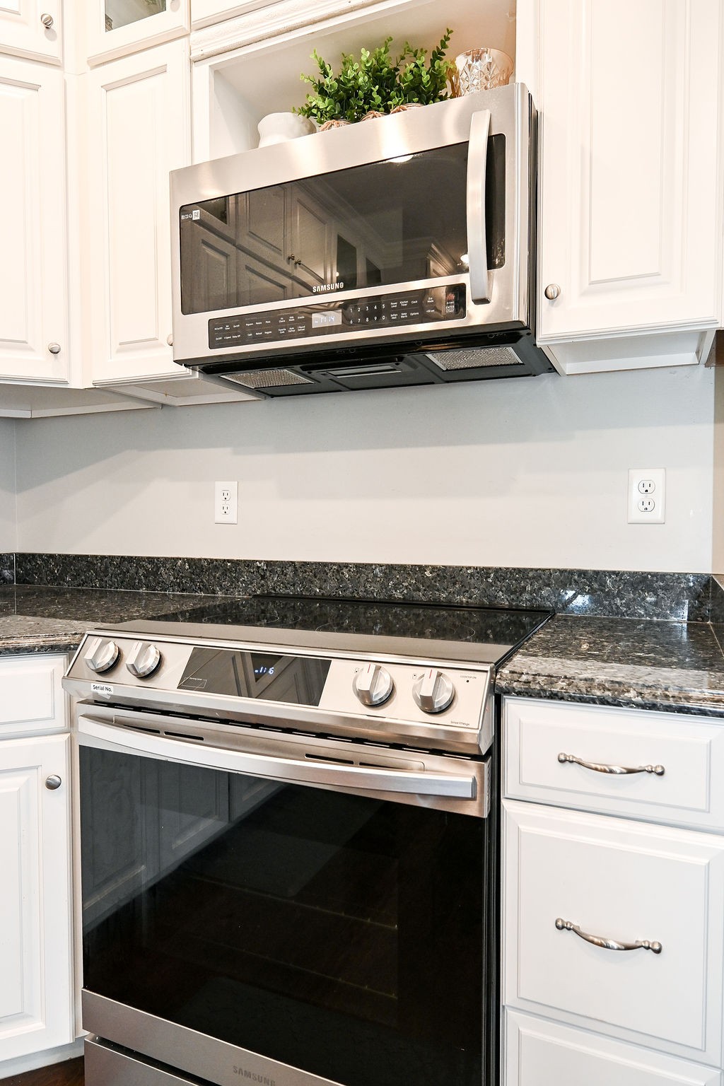4878 Grove Park Dr, Ne Property Photo 11