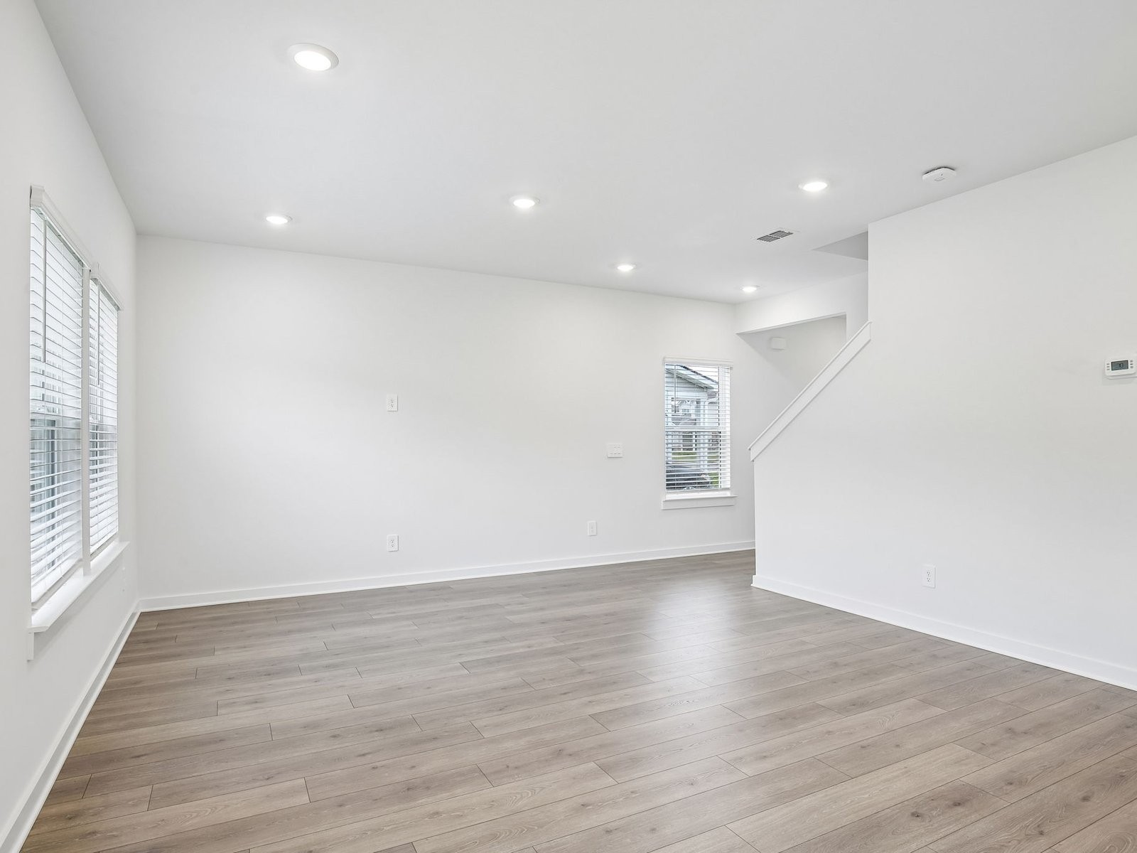 2129 Craven Pl Property Photo 4
