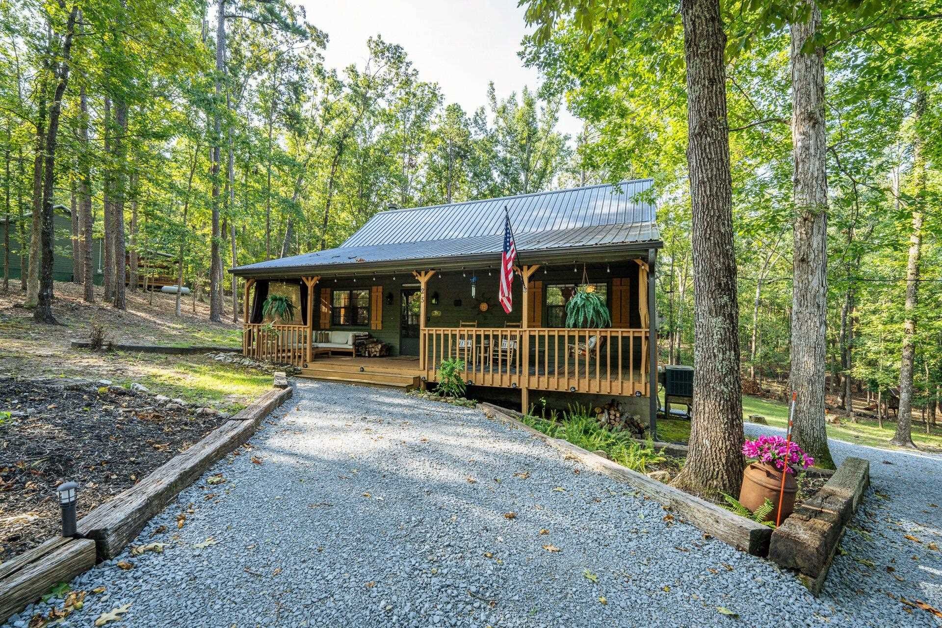 25 PICKWICK WOODS CV