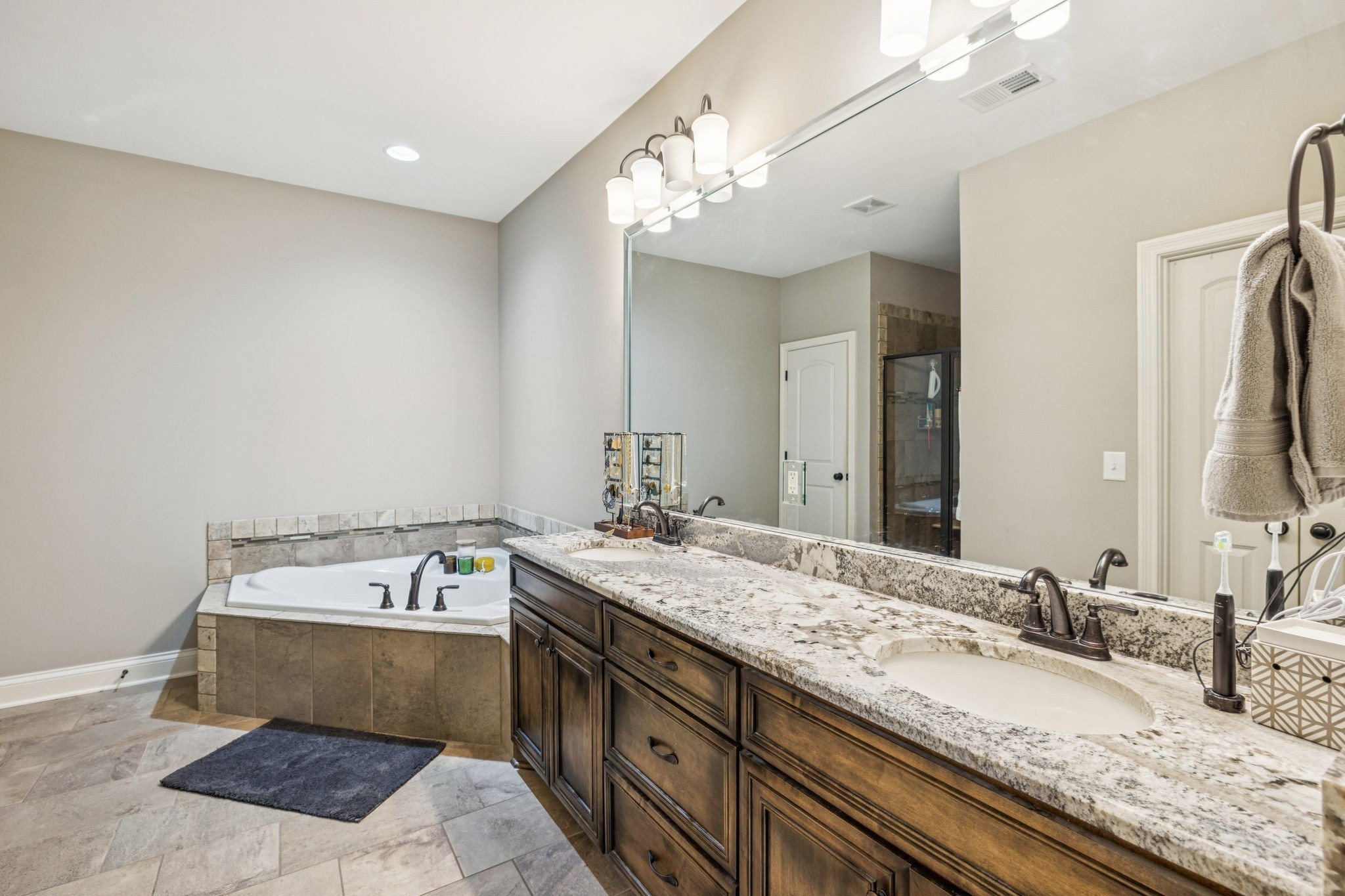5016 Southfork Blvd Property Photo 18