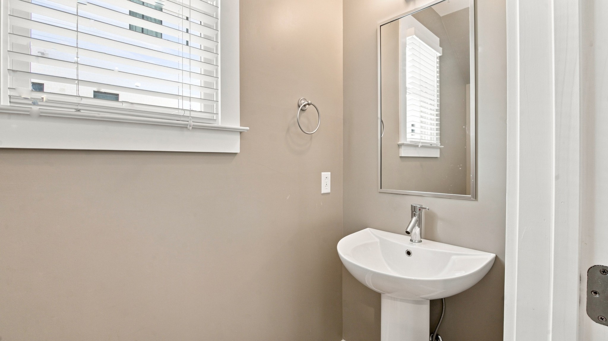 2950 Vaulx Ln Property Photo 13